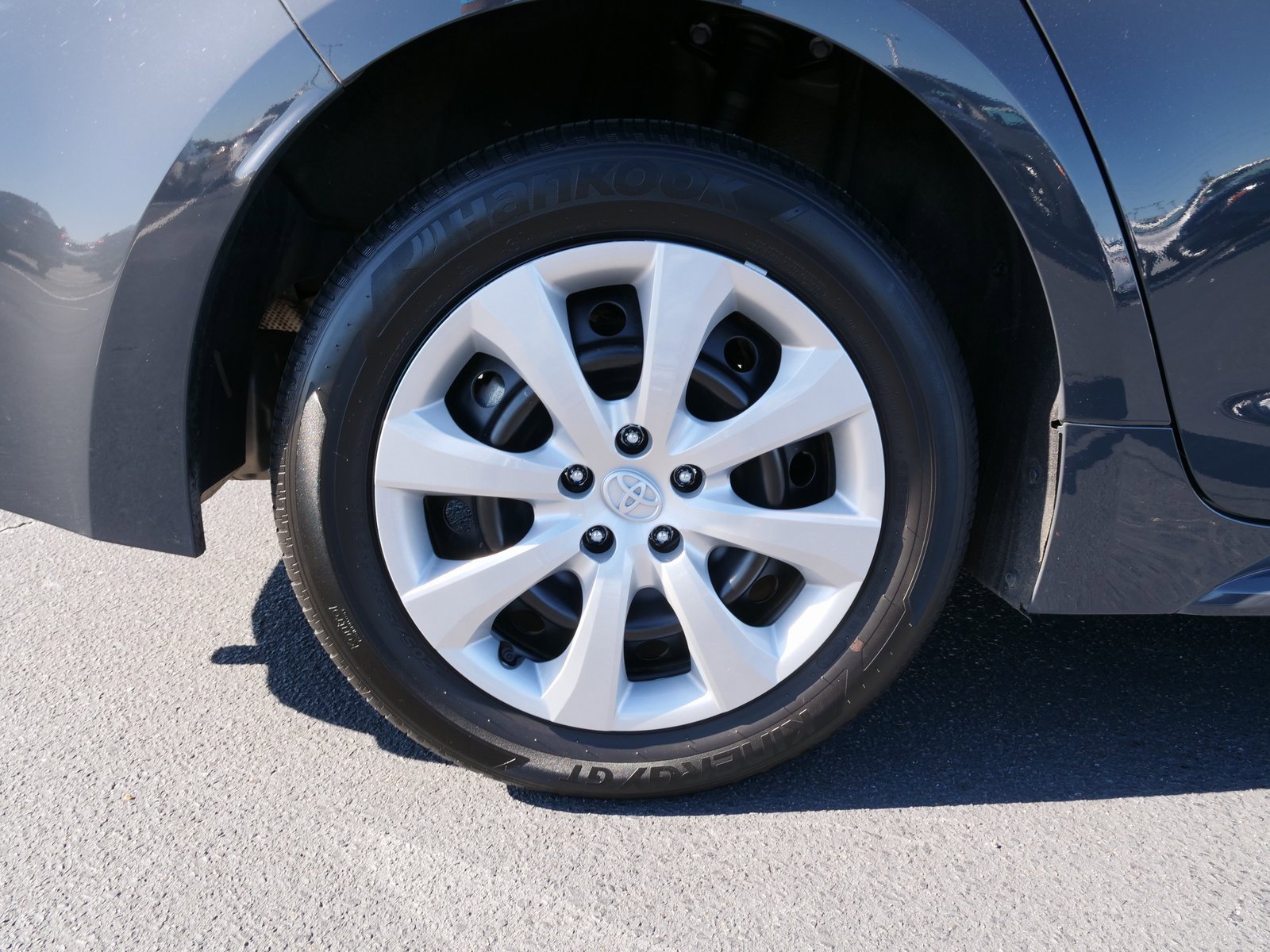 Used 2023 Toyota Corolla LE image 3