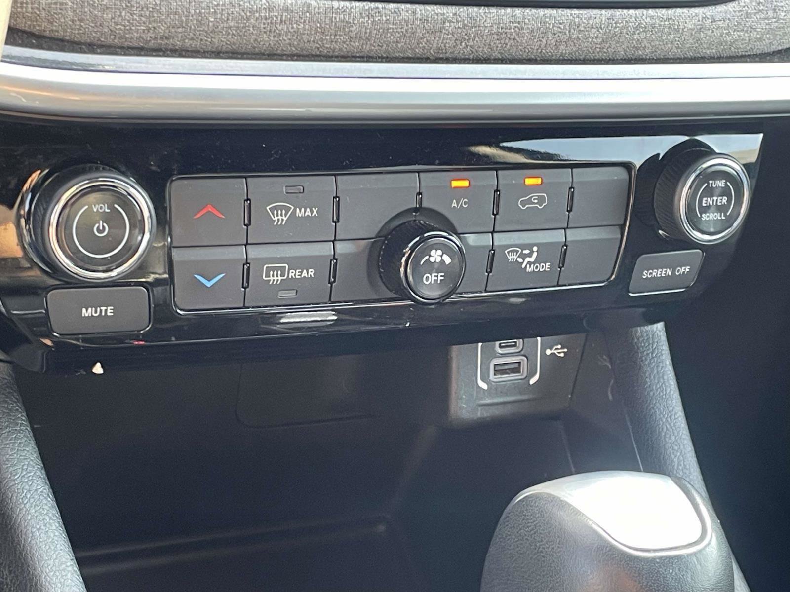 Certified 2024 Jeep Compass Latitude image 4