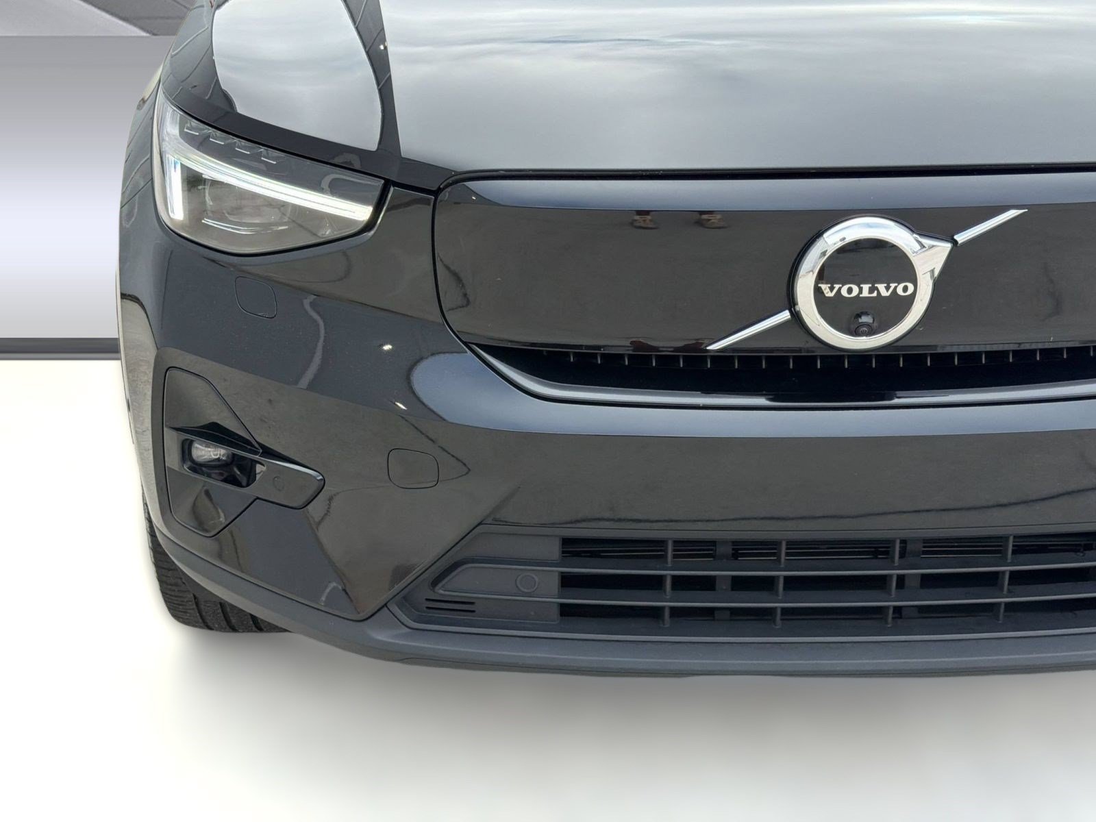 Used 2023 Volvo XC40 Recharge Ultimate AWD/4WD image 12