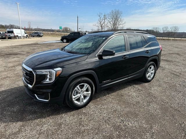 Used 2023 GMC Terrain SLE w/ Driver Convenience Package image 9