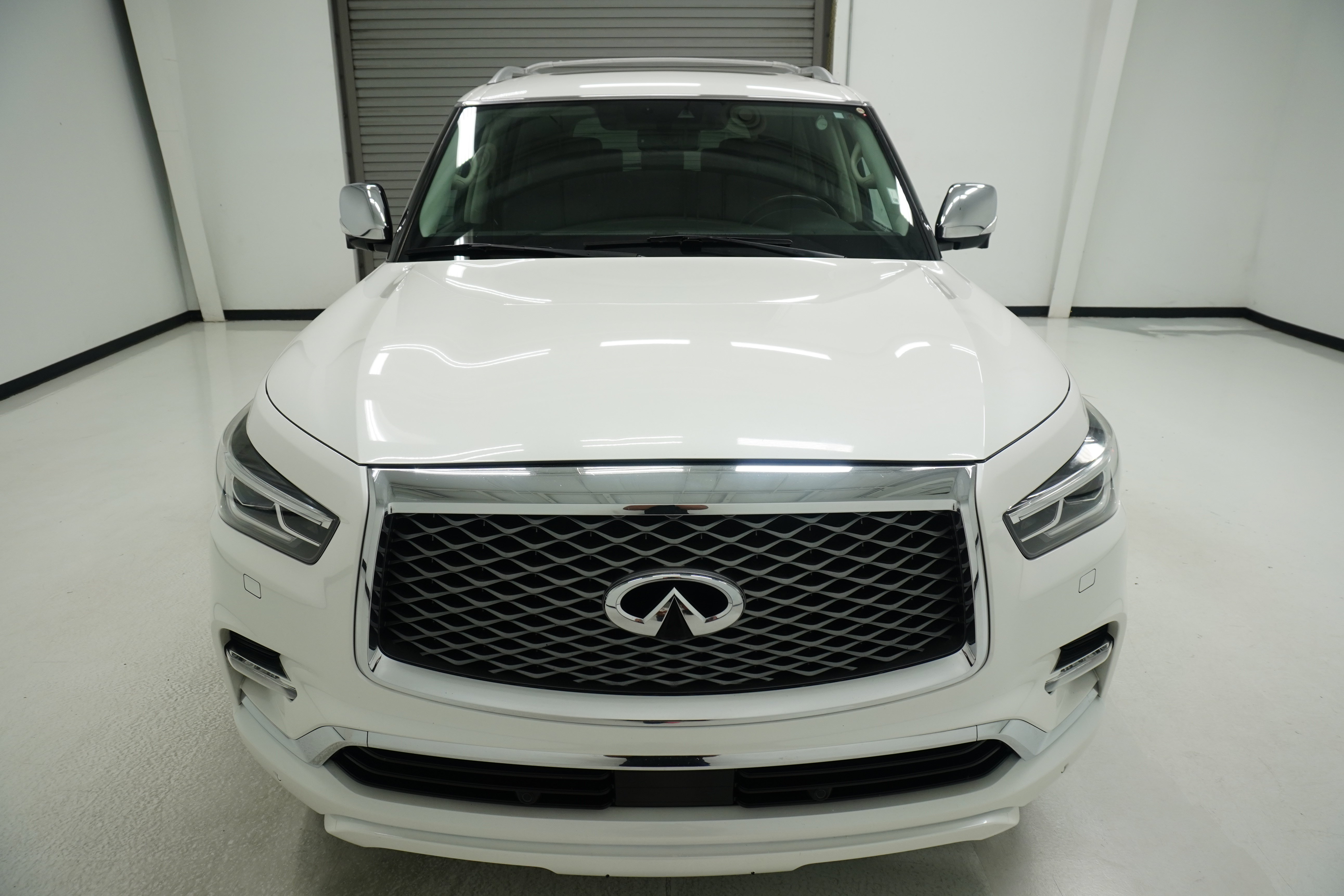 Used 2018 INFINITI QX80 2WD w/ Deluxe Technology Package image 2