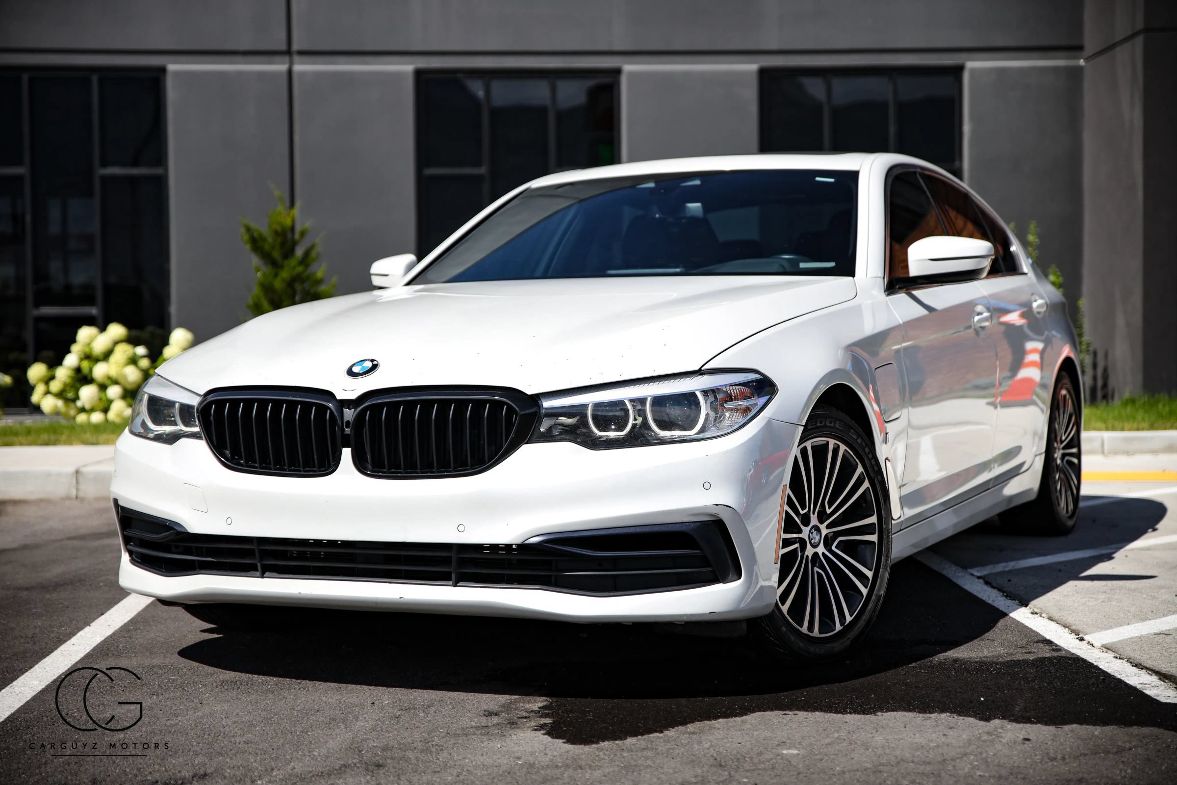 Used 2019 BMW 530e xDrive w/ Convenience Package AWD/4WD image 2