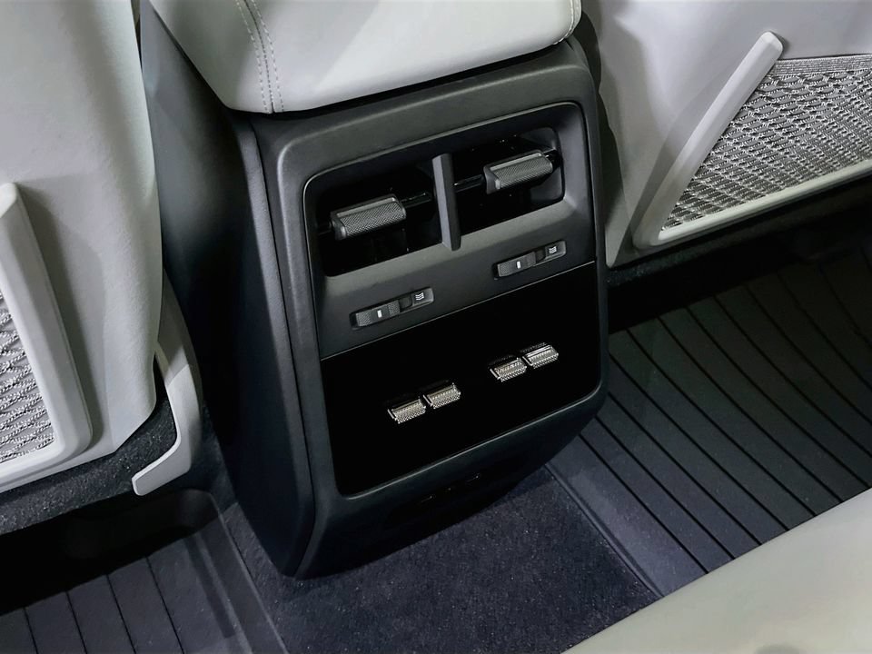 New 2026 Porsche Macan Turbo Electric AWD/4WD image 27
