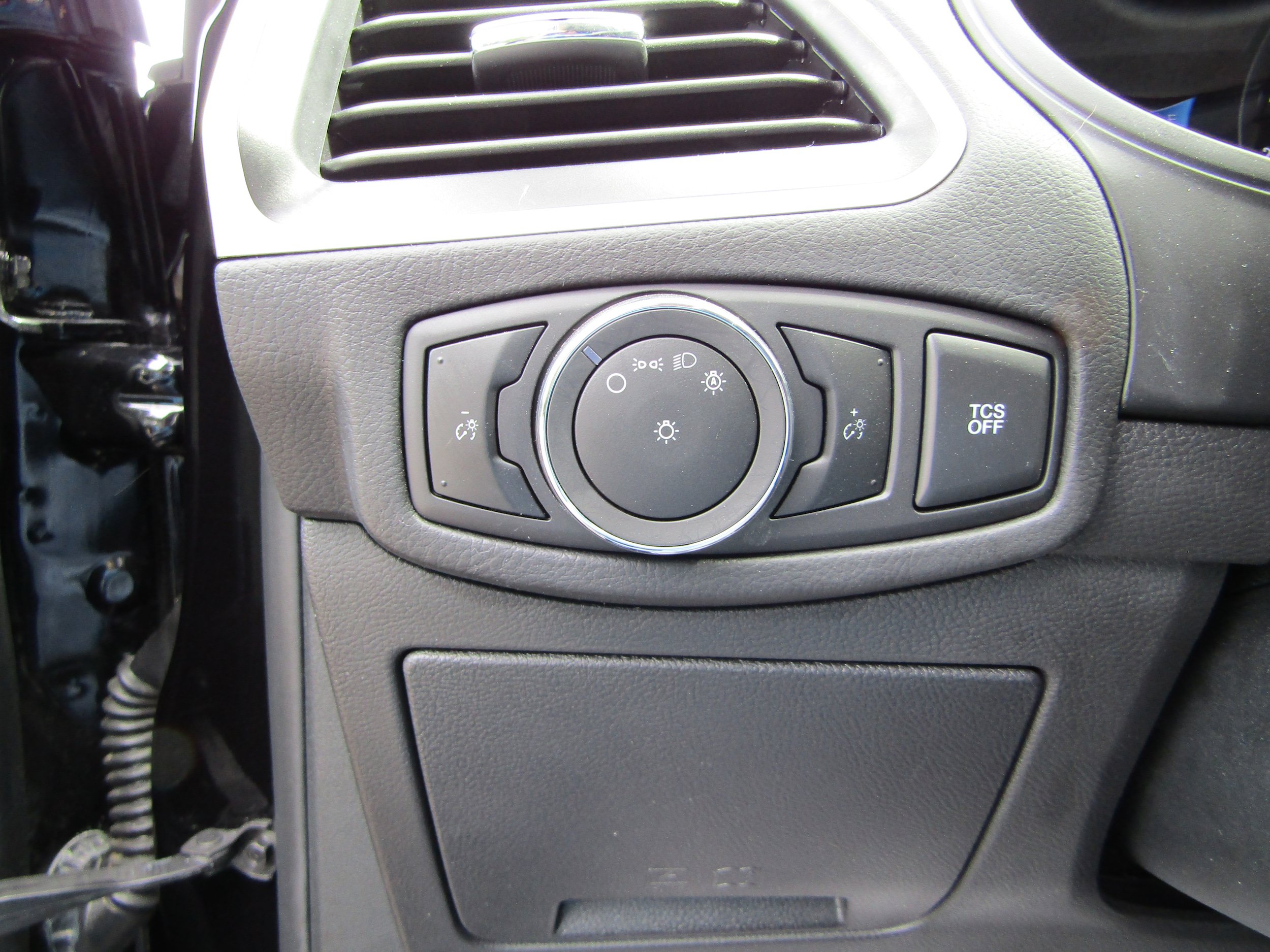 Used 2024 Ford Edge SE w/ Black Appearance Package AWD/4WD image 19