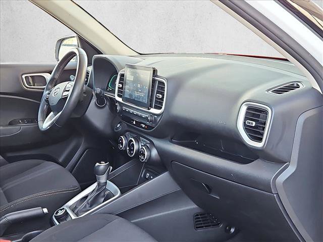 Certified 2025 Hyundai Venue SEL FWD image 20