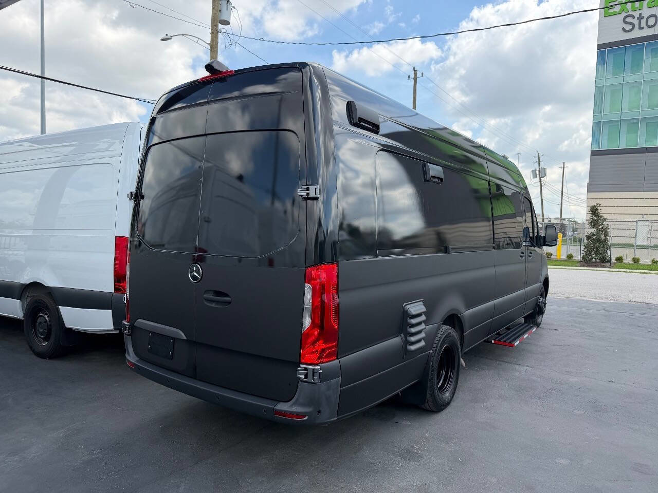 Used 2022 Mercedes-Benz Sprinter 4500 w/ Parking Package image 6