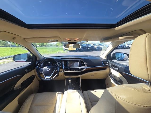 Used 2018 Toyota Highlander Limited image 23