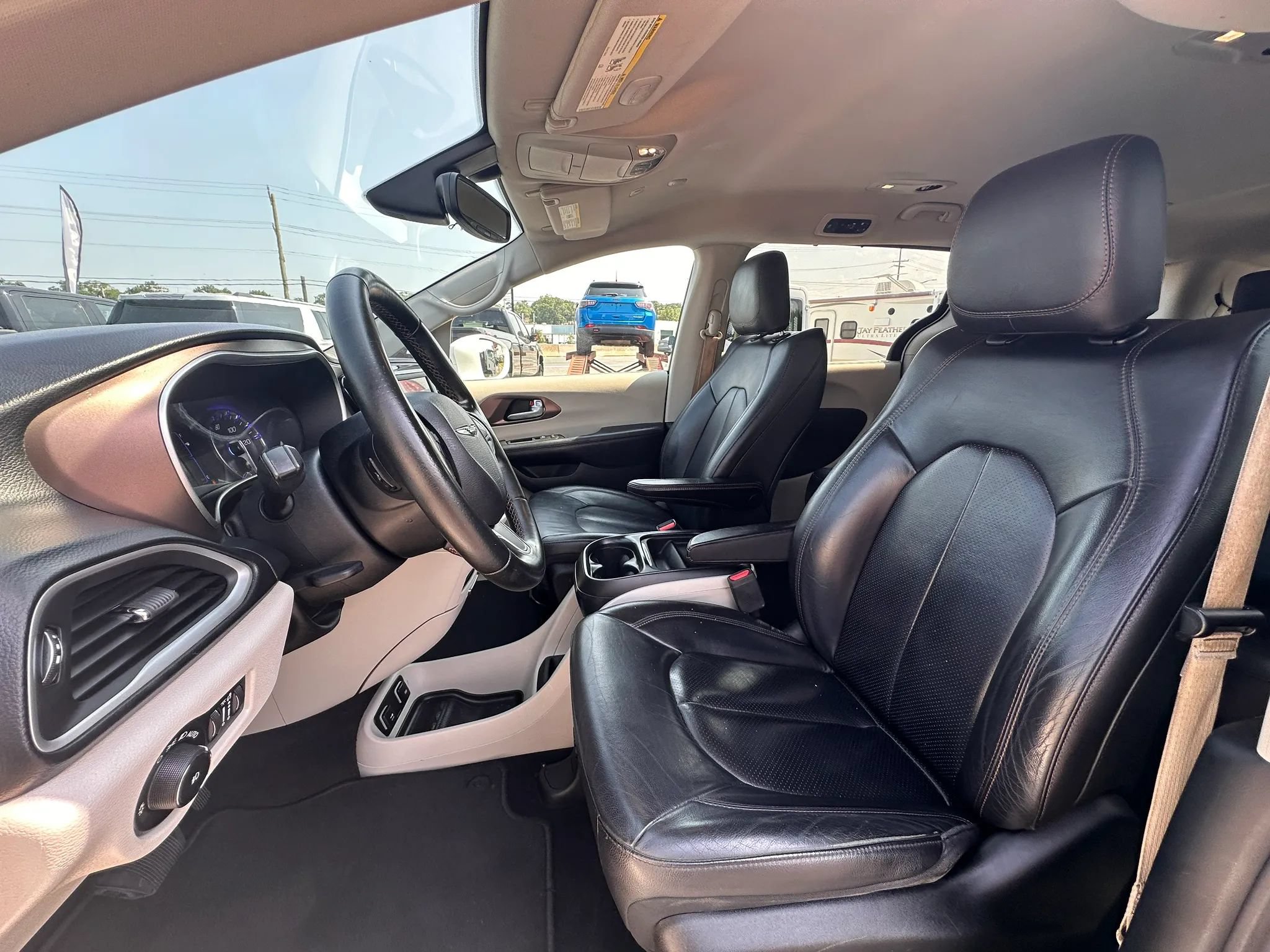Used 2019 Chrysler Pacifica Touring-L FWD image 13