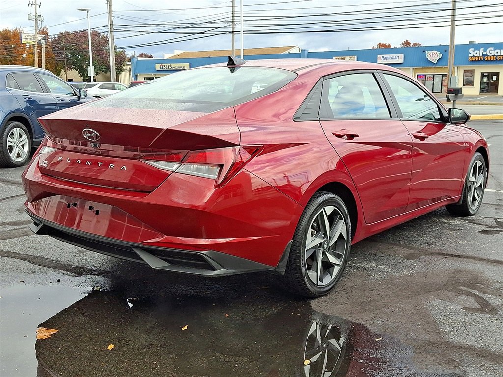 Used 2023 Hyundai Elantra SEL w/ Convenience Package image 9