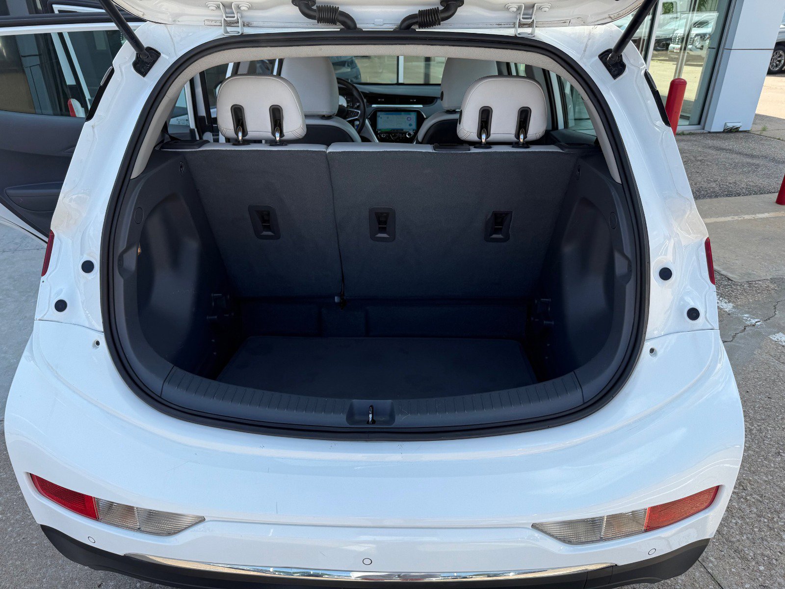 Used 2017 Chevrolet Bolt Premier w/ Driver Confidence II Package image 12