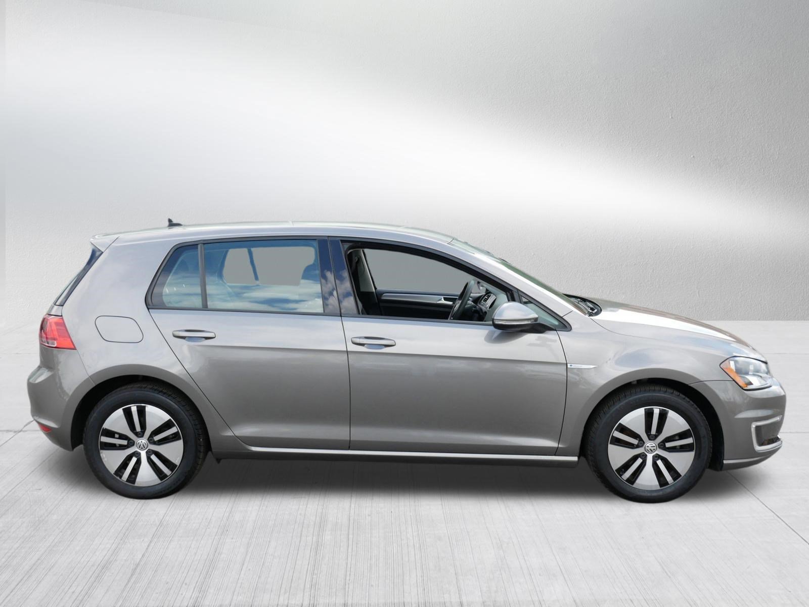 Used 2016 Volkswagen e-Golf SE w/ DC Fast Charging Package FWD image 8