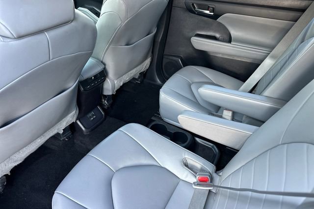 Certified 2023 Toyota Highlander XLE image 18
