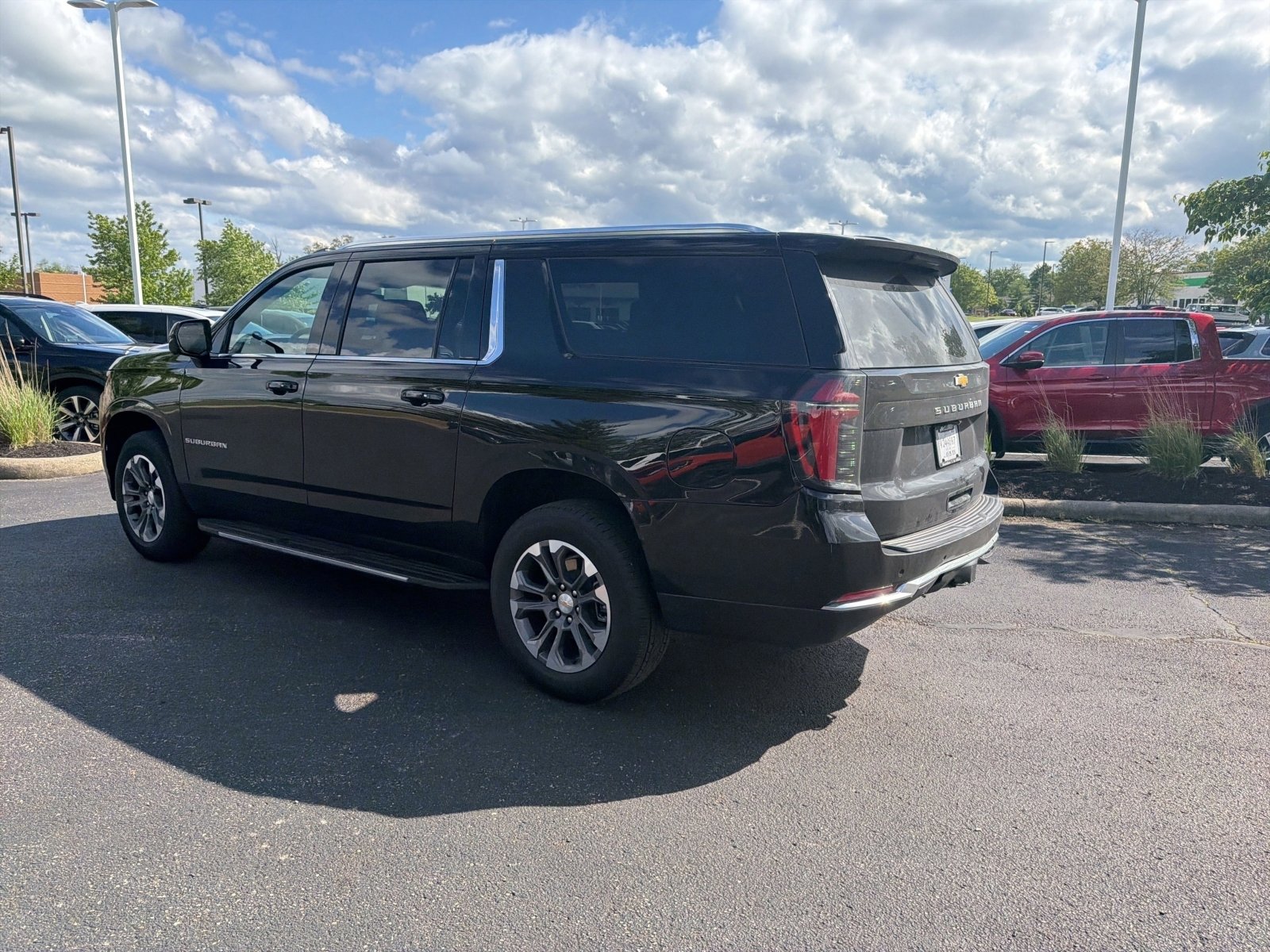 Used 2026 Chevrolet Suburban LS AWD/4WD image 17