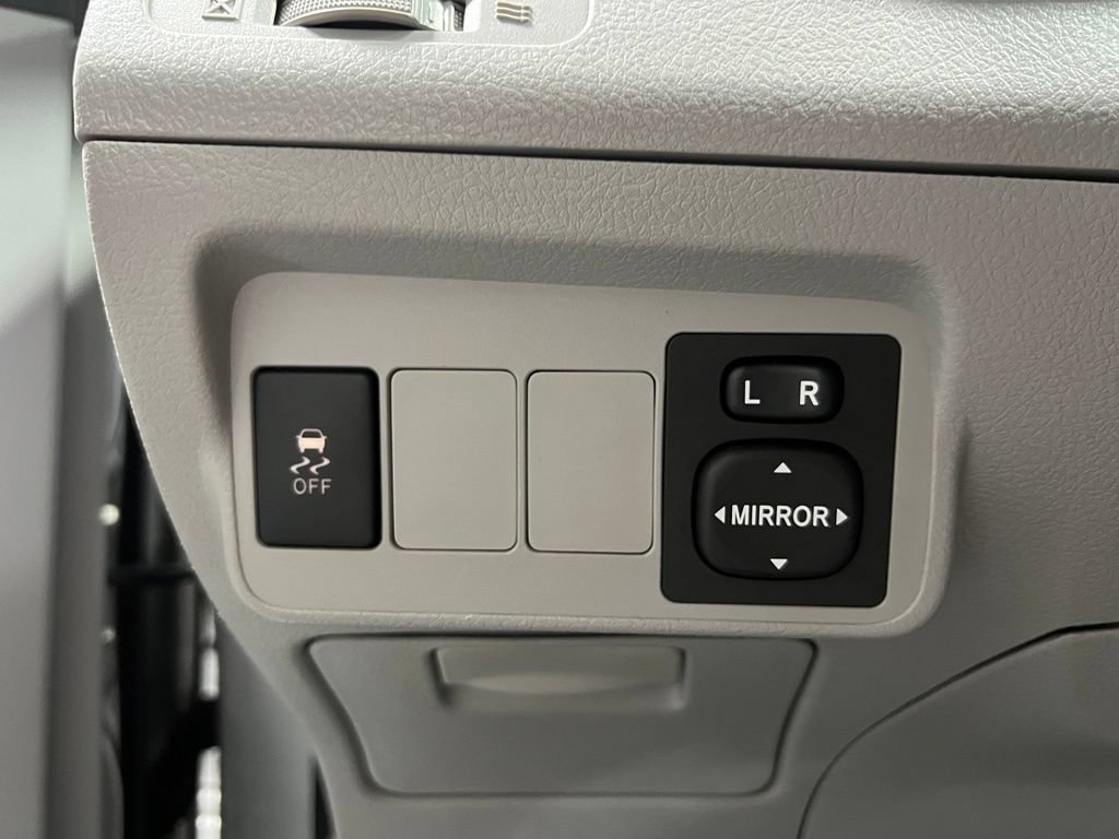 Used 2013 Toyota Corolla LE FWD image 31