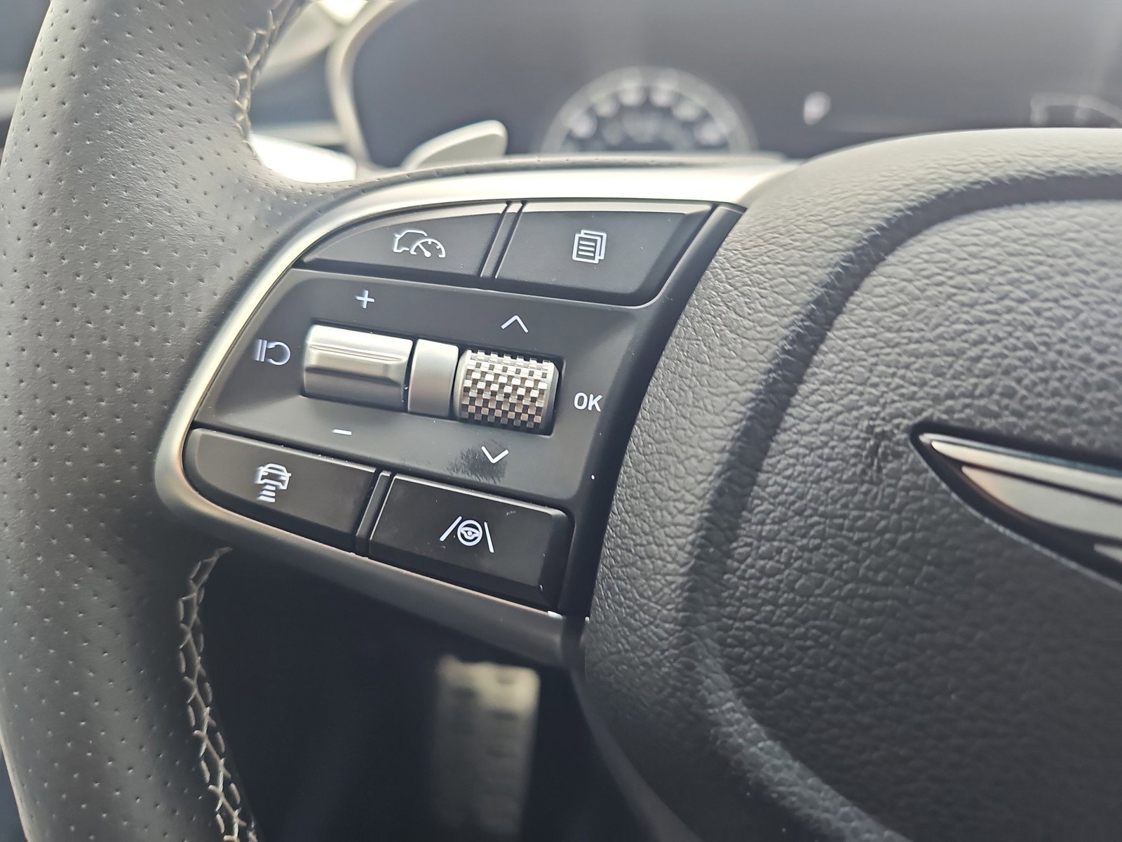 Used 2025 Genesis G70 3.3T Advanced image 24