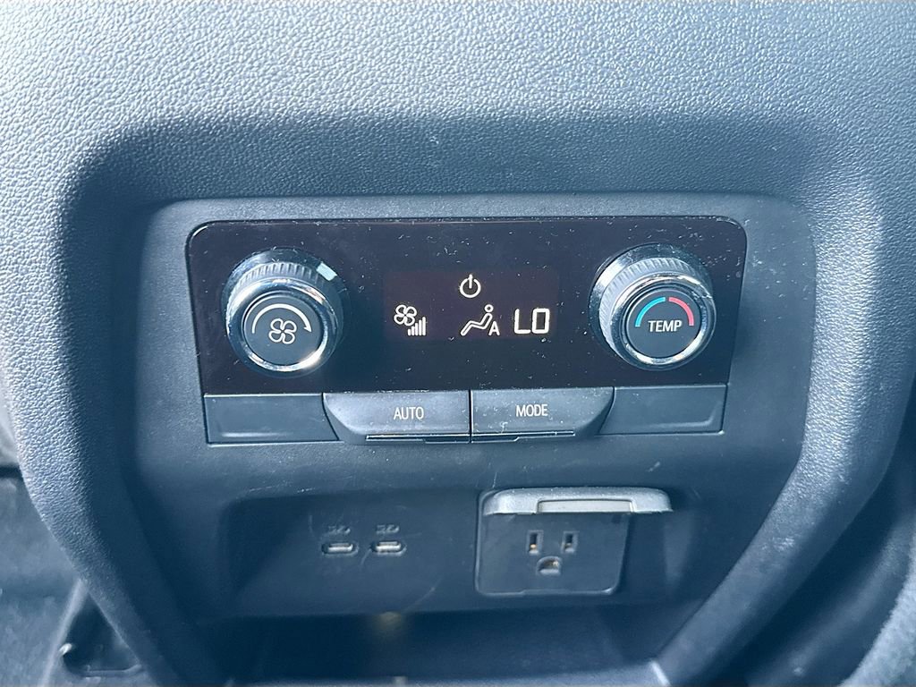 Used 2024 Chevrolet Traverse LT image 24