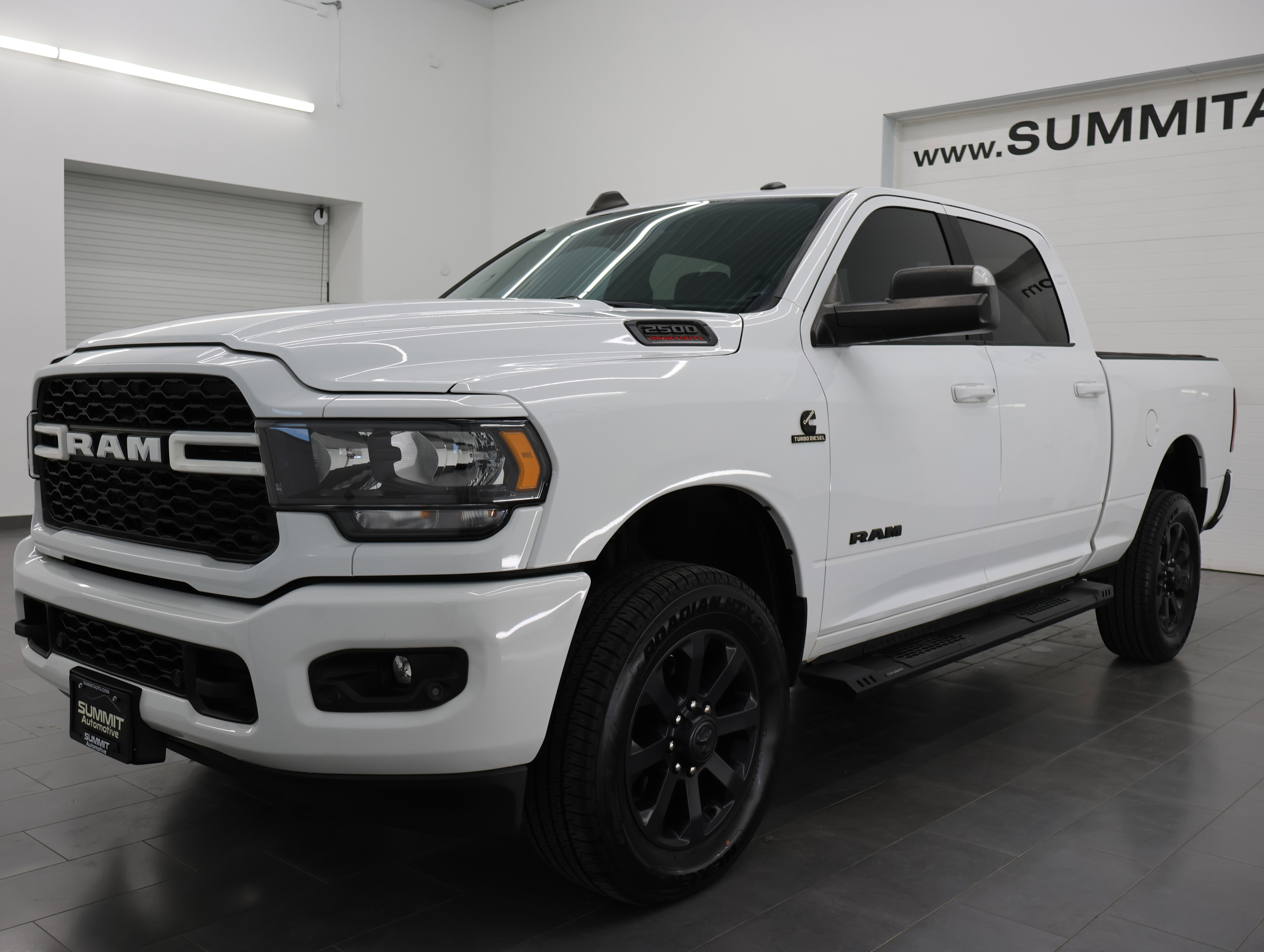 Used 2022 RAM 2500 Big Horn w/ Night Edition AWD/4WD image 7