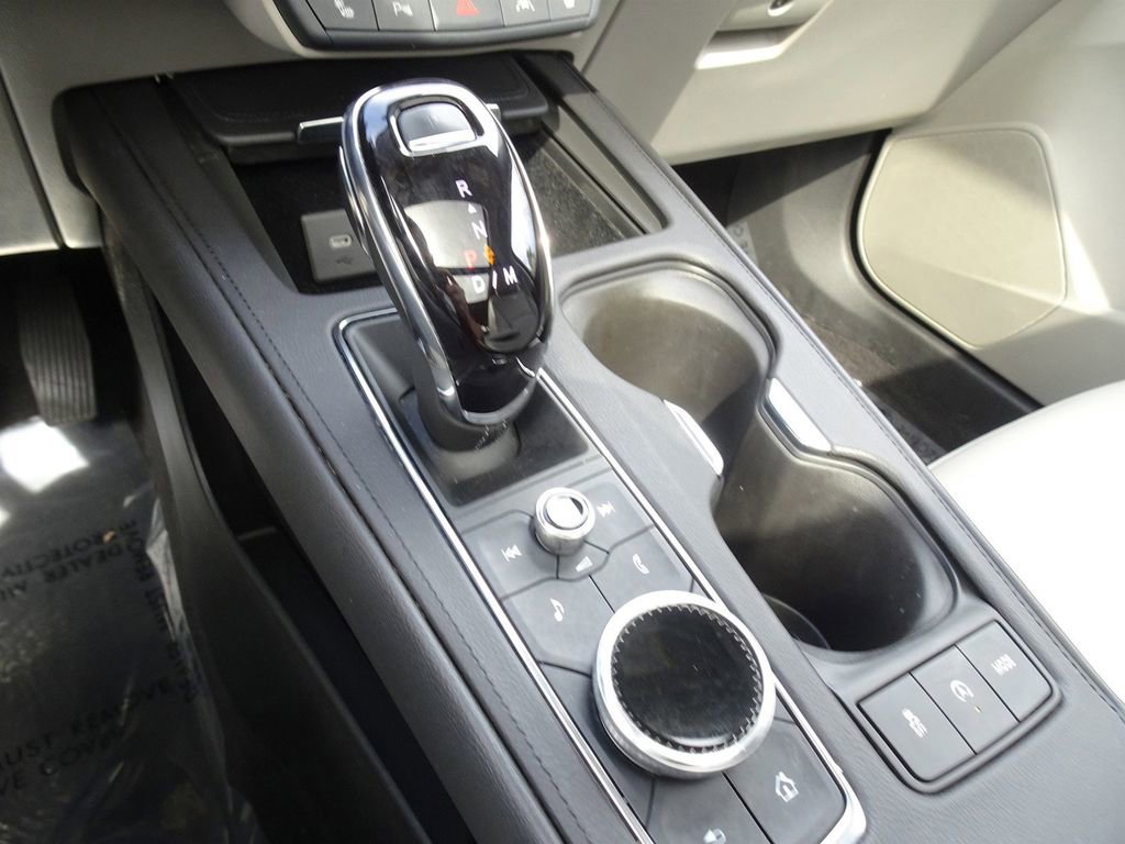 Certified 2023 Cadillac XT4 Luxury w/ Cold Weather Package image 17