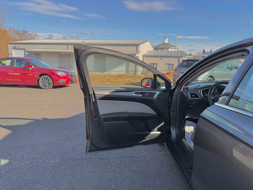 Used 2018 Ford Fusion S image 11