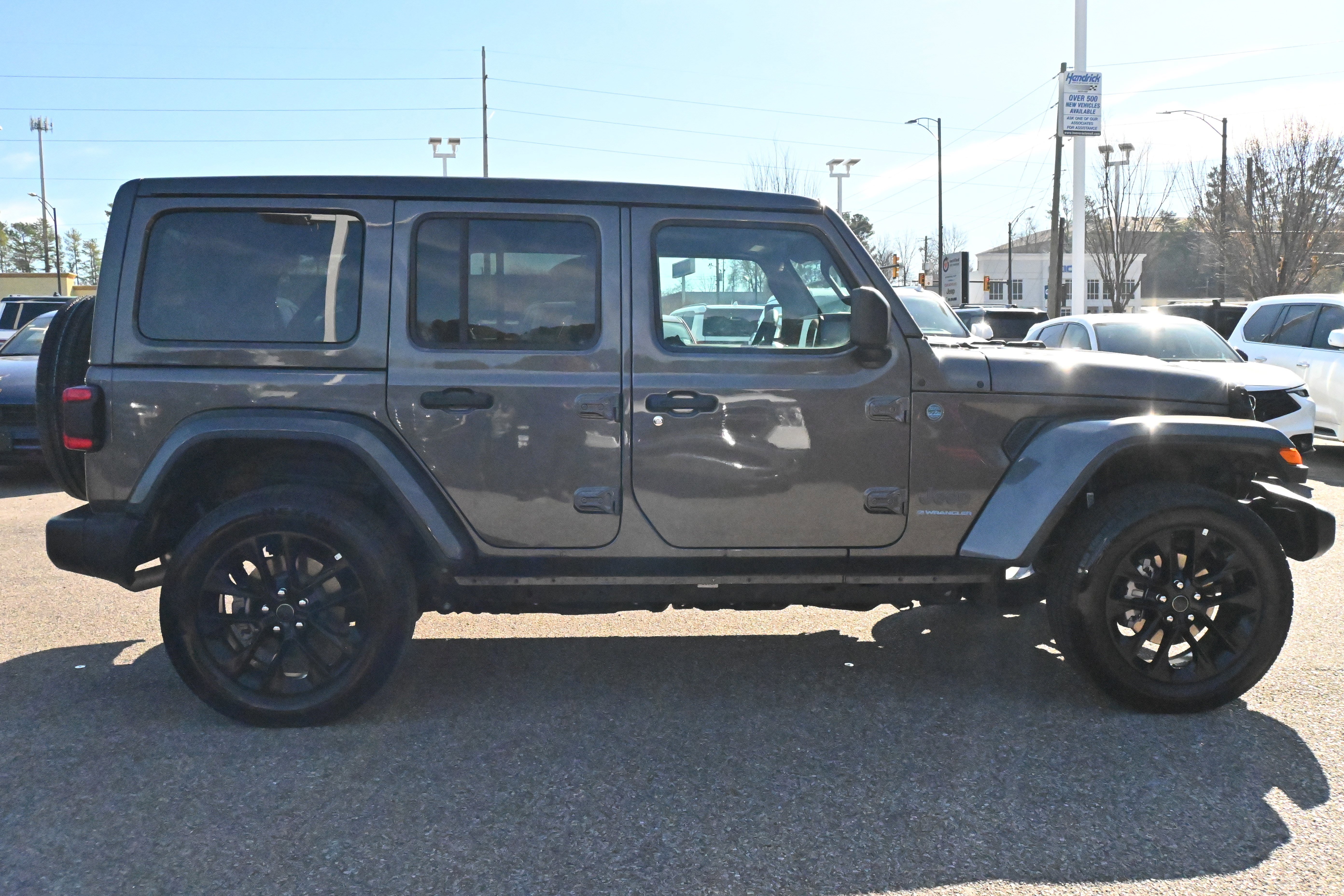 Used 2025 Jeep Wrangler Sahara w/ Safety Group image 19
