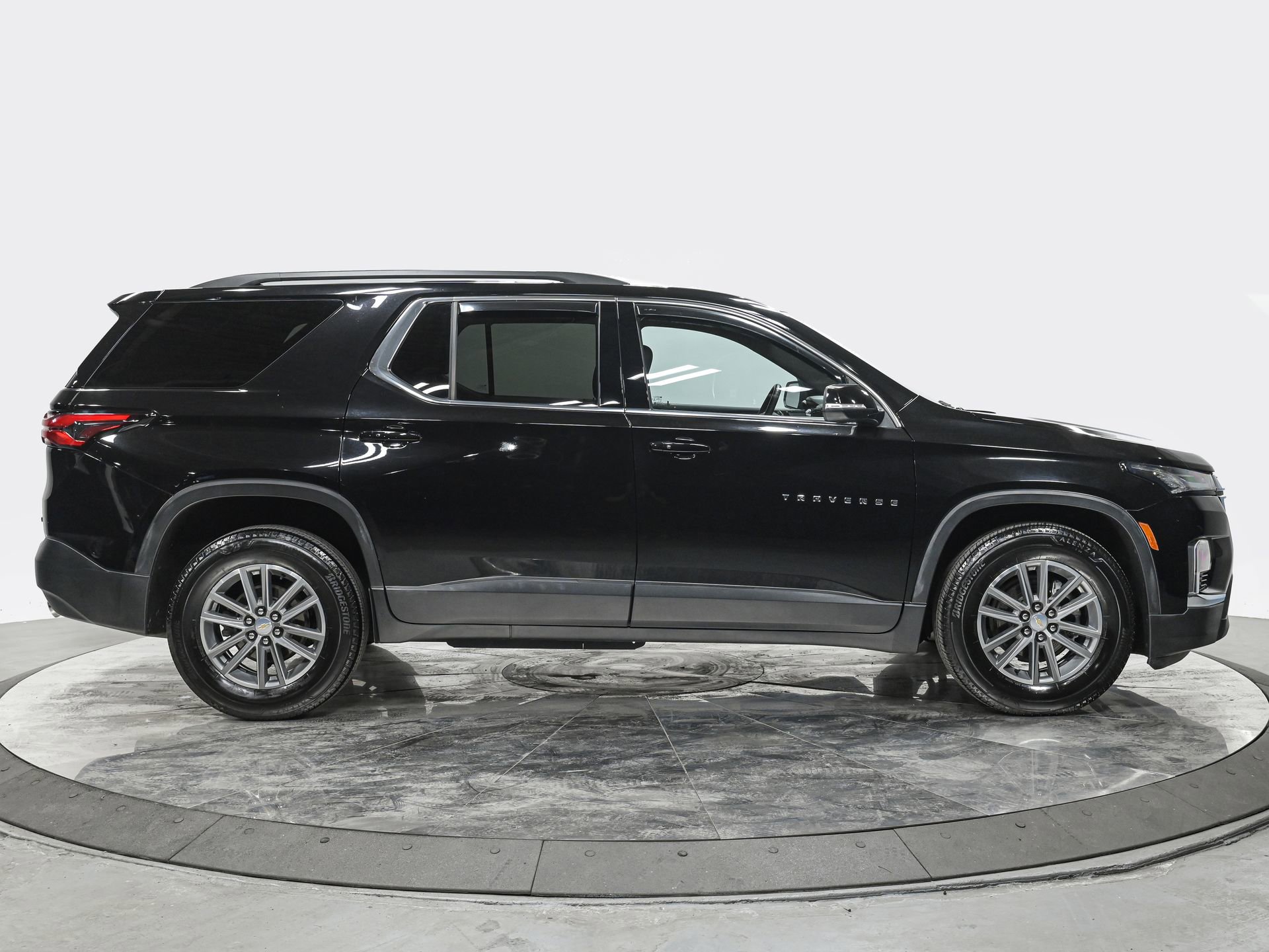 Used 2023 Chevrolet Traverse LT AWD/4WD image 8