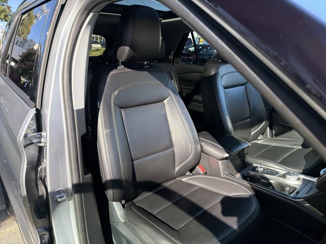 Used 2021 Ford Explorer XLT w/ Equipment Group 202A AWD/4WD image 26