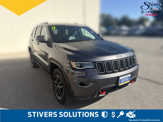 Used 2017 Jeep Grand Cherokee Trailhawk w/ Trailhawk Luxury Group AWD/4WD image 3