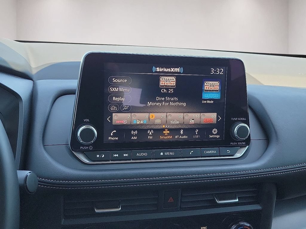 Used 2025 Nissan Rogue SV FWD image 15