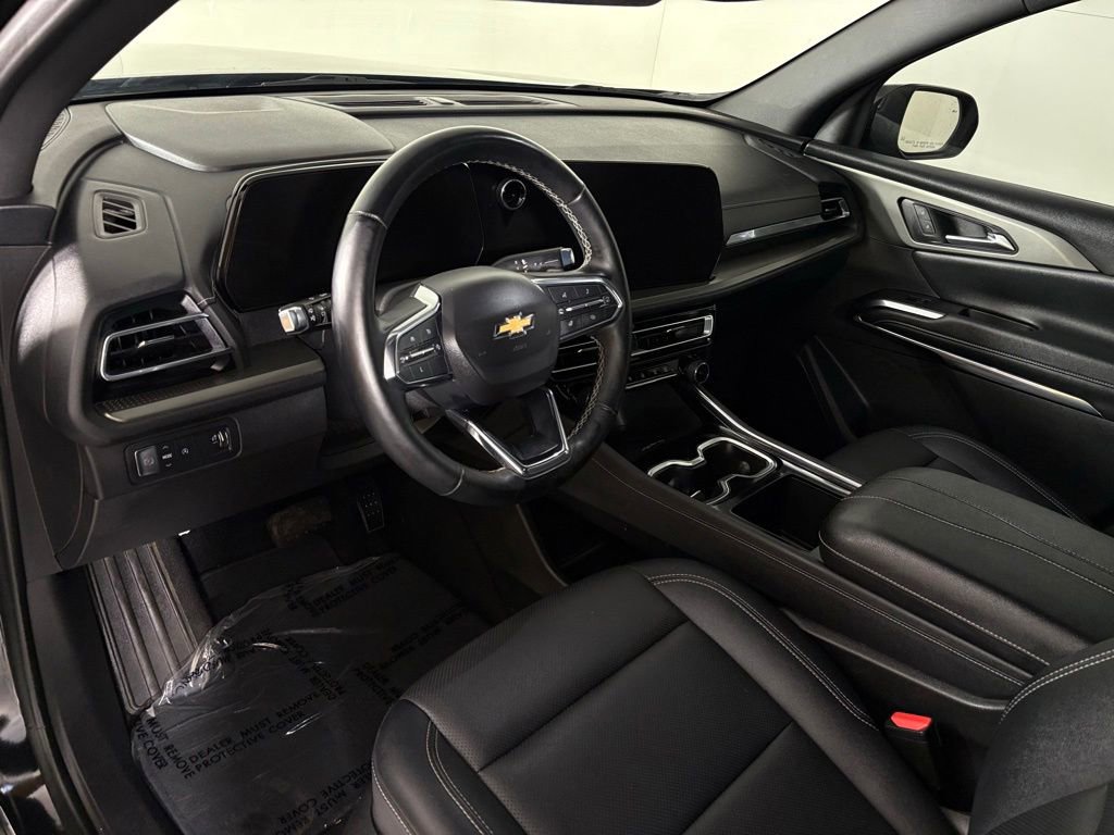 Used 2025 Chevrolet Traverse LT FWD image 20