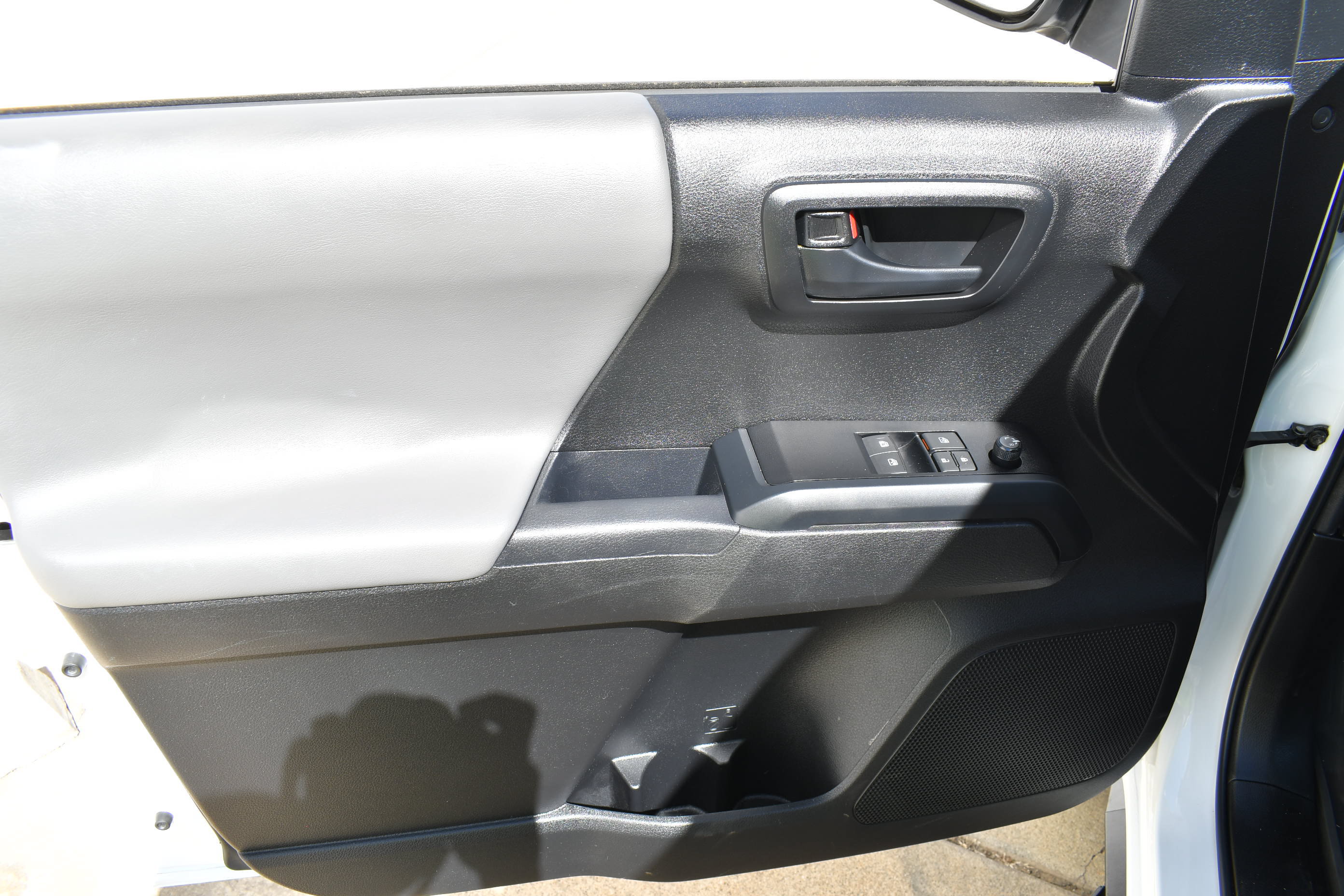 Used 2023 Toyota Tacoma SR RWD image 11