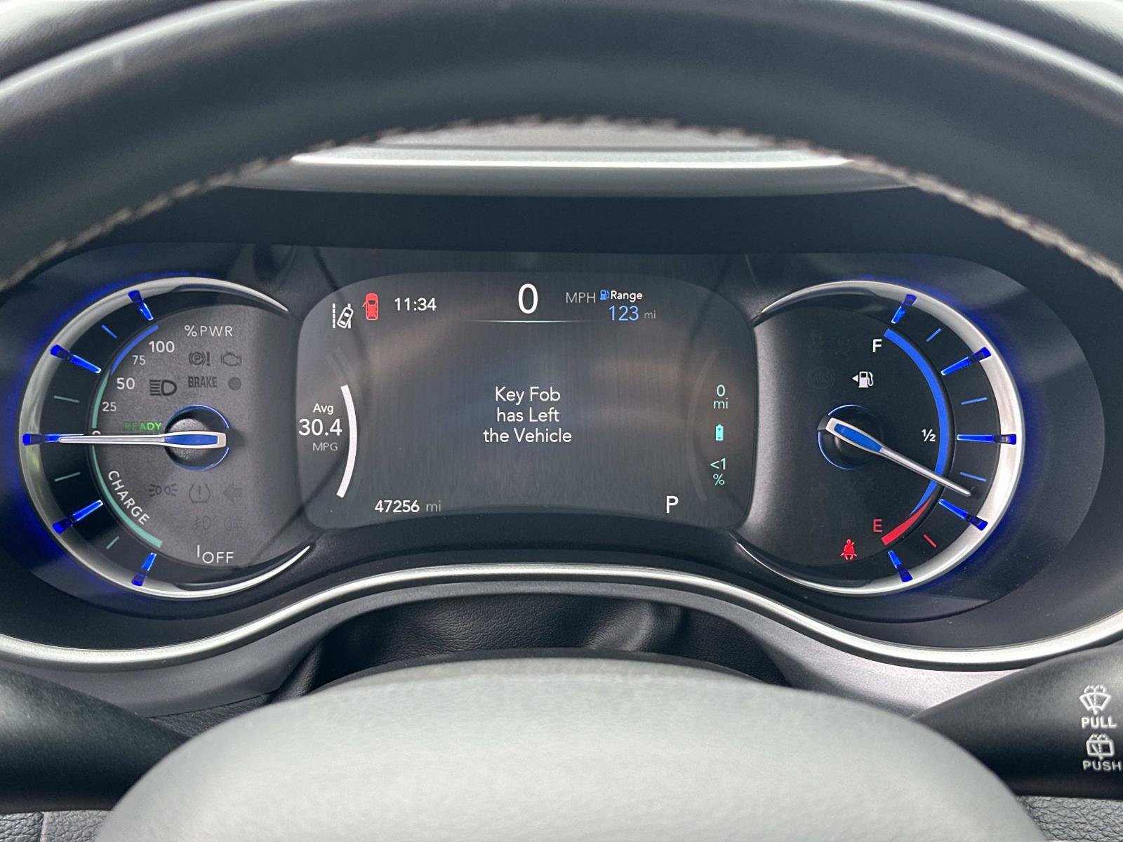 Used 2022 Chrysler Pacifica Touring-L w/ Uconnect Theater Family Group image 10