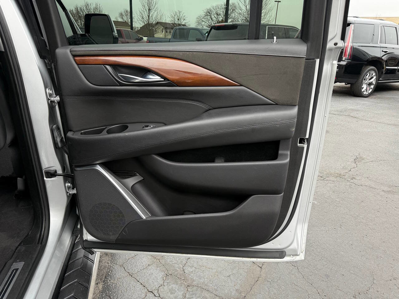 Used 2020 Cadillac Escalade ESV Luxury AWD/4WD image 23