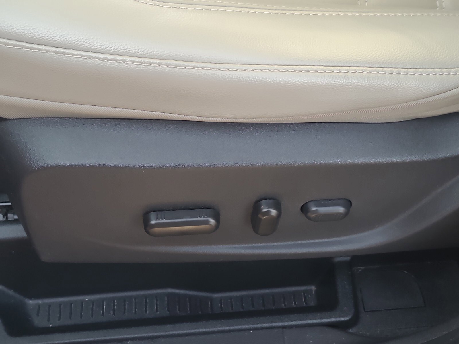 Used 2018 Ford Escape SEL image 14