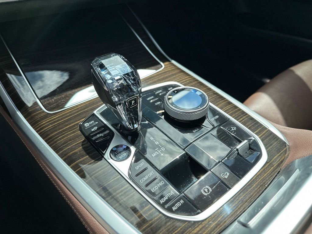Used 2021 BMW X7 xDrive40i w/ M Sport Package AWD/4WD image 34