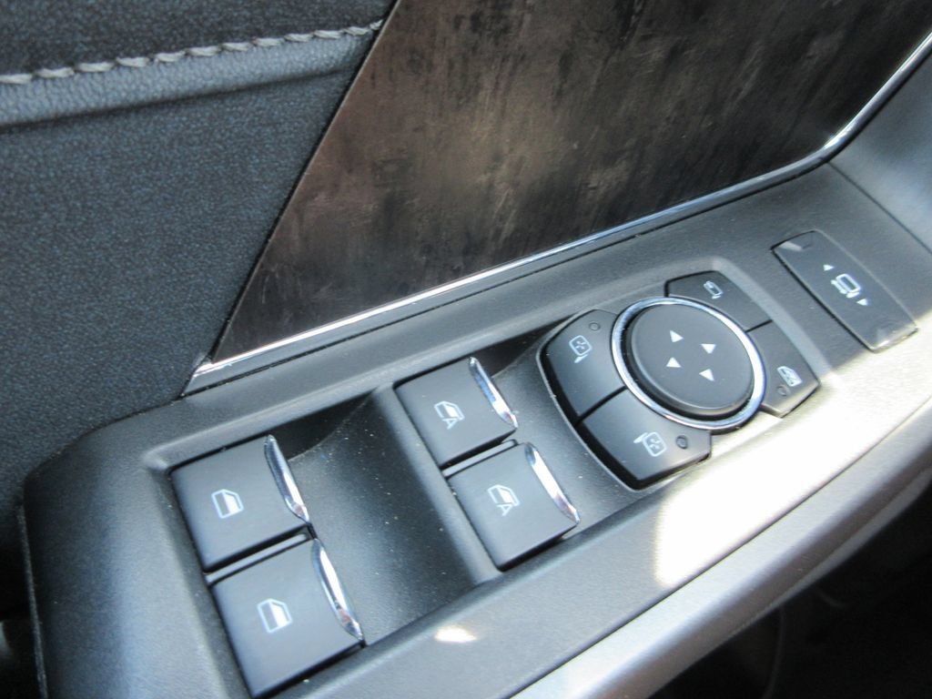 Used 2025 Ford F350 Lariat w/ Lariat Ultimate Package AWD/4WD image 33