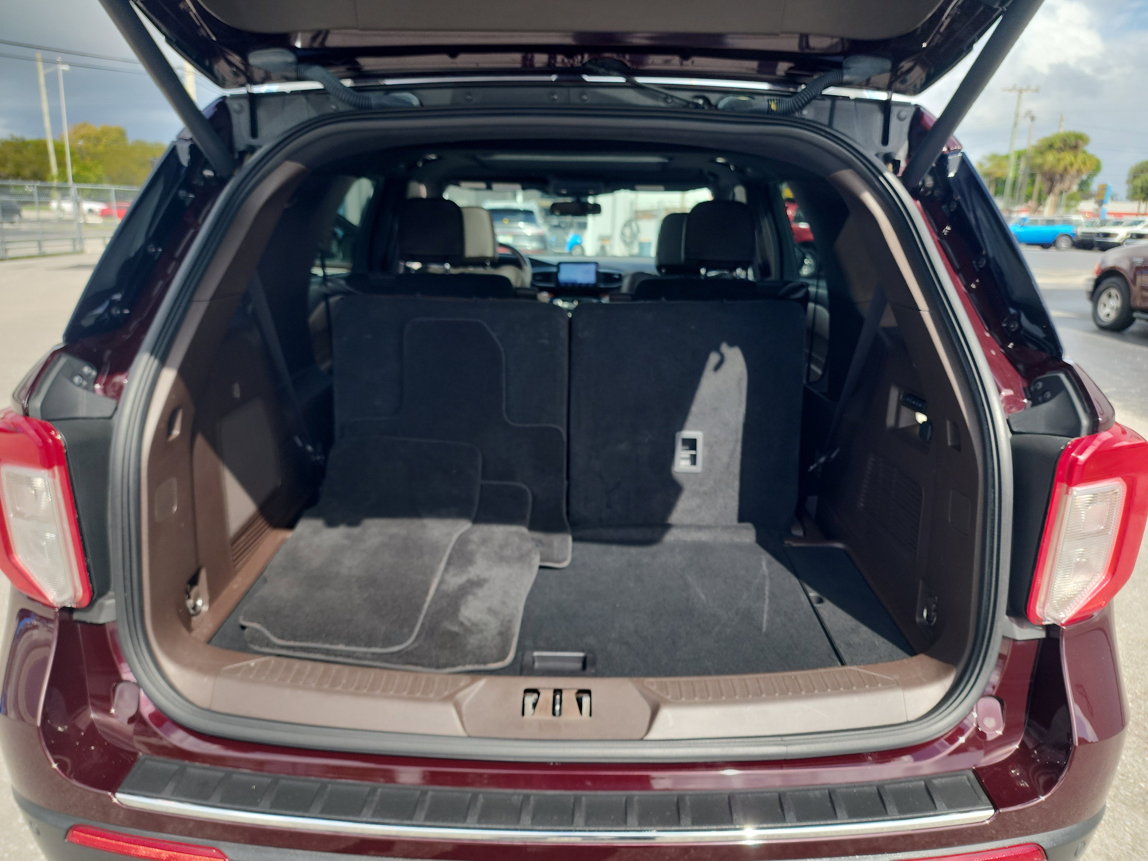 Used 2023 Ford Explorer King Ranch w/ Class IV Trailer Tow Package image 19