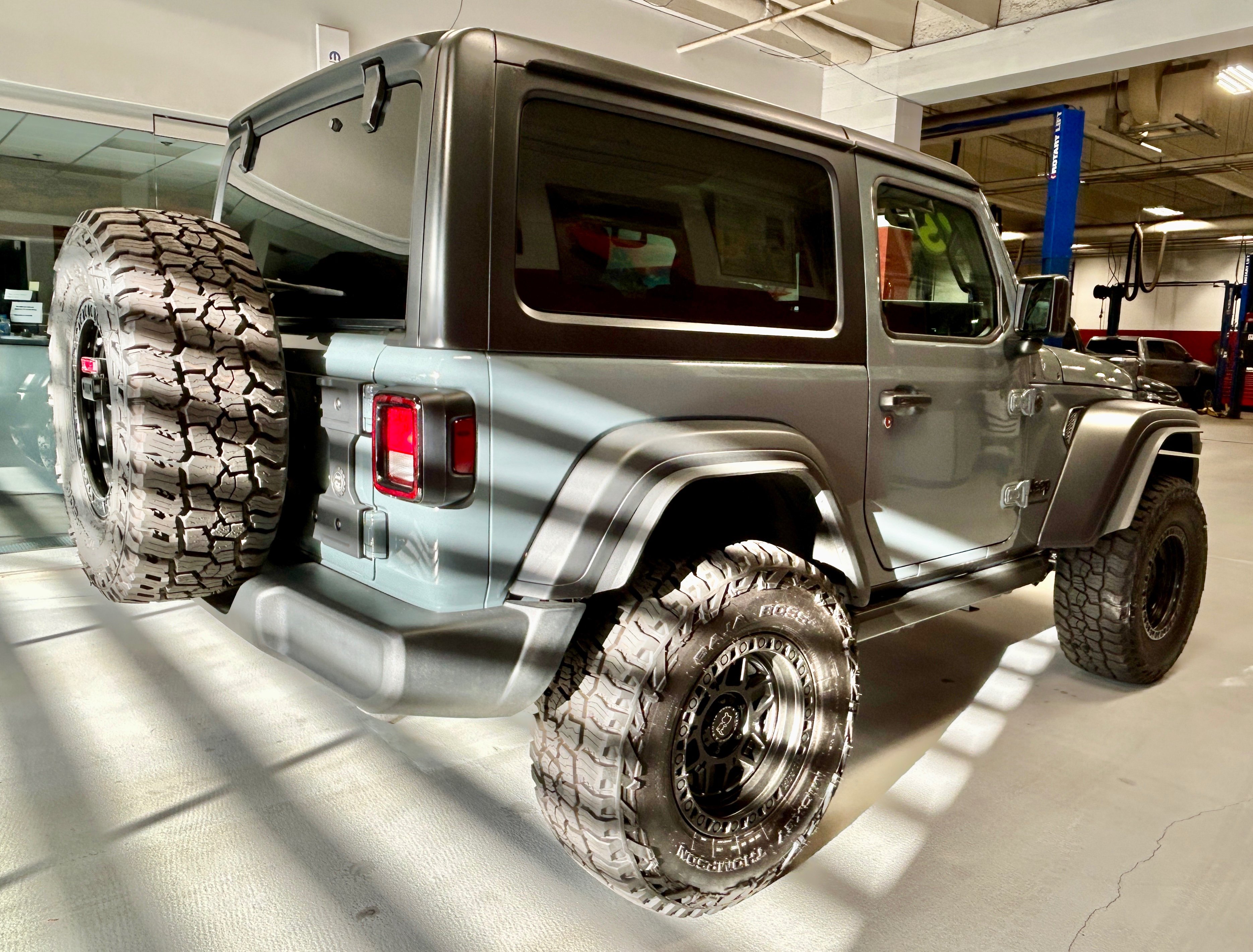 Certified 2025 Jeep Wrangler Sport AWD/4WD image 33