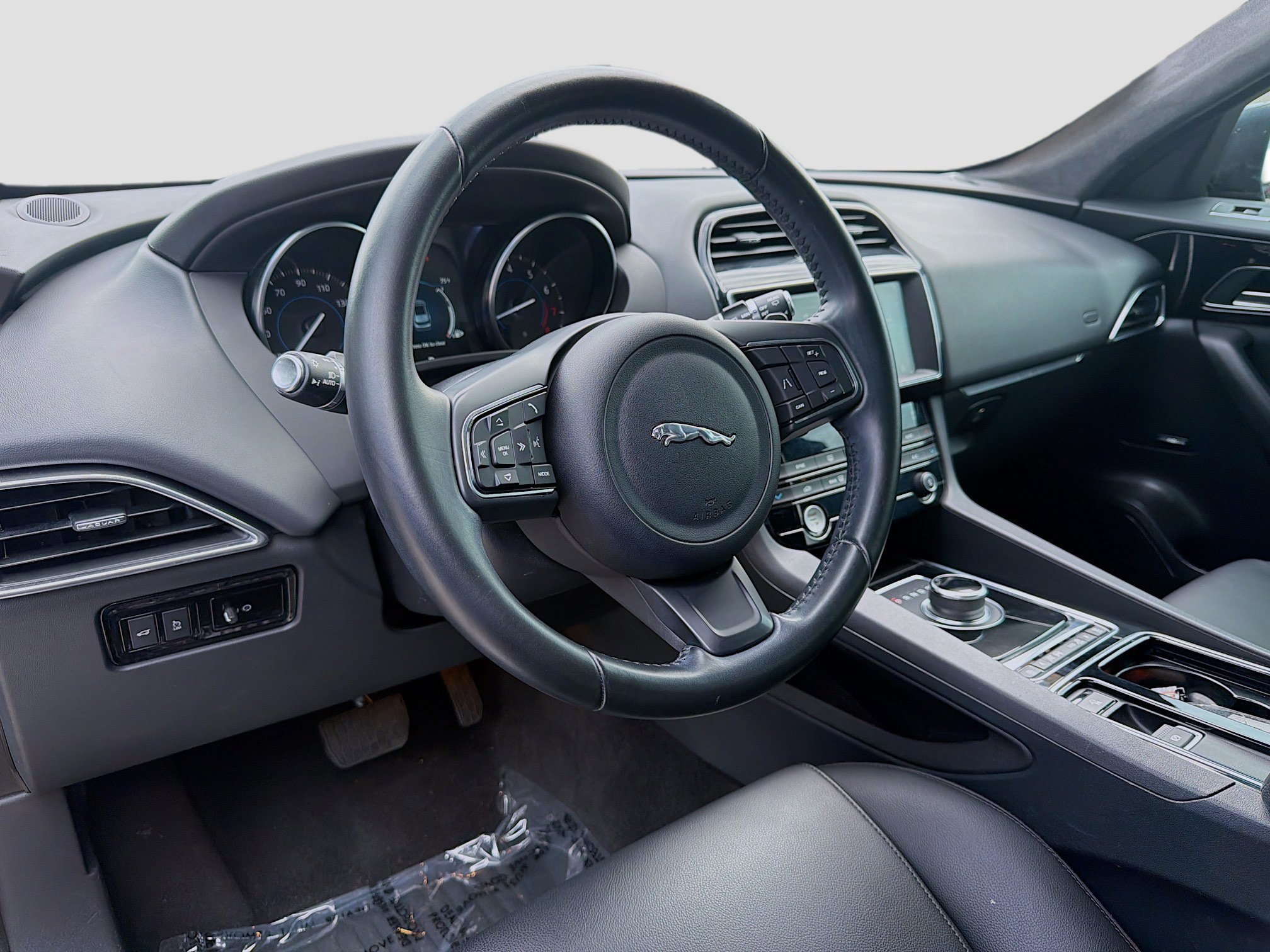 Used 2020 Jaguar F-PACE Premium image 9