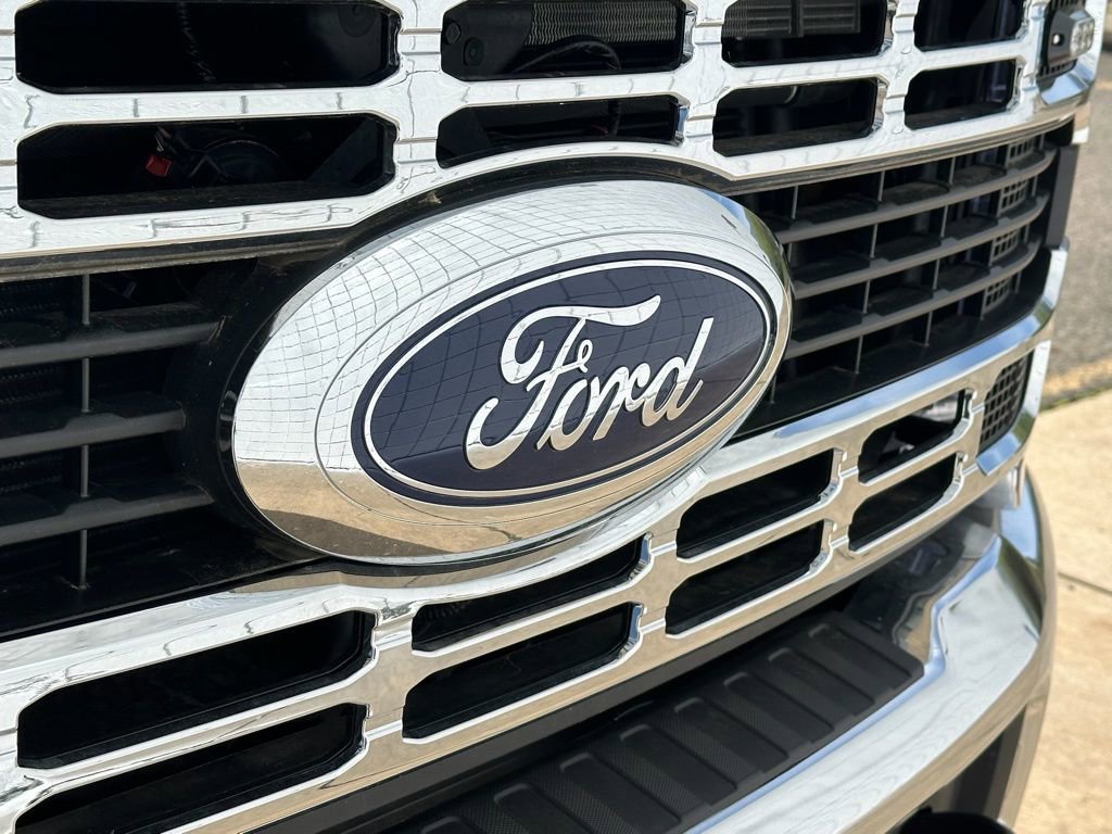New 2025 Ford F550 4x4 Supercab Super Duty image 34