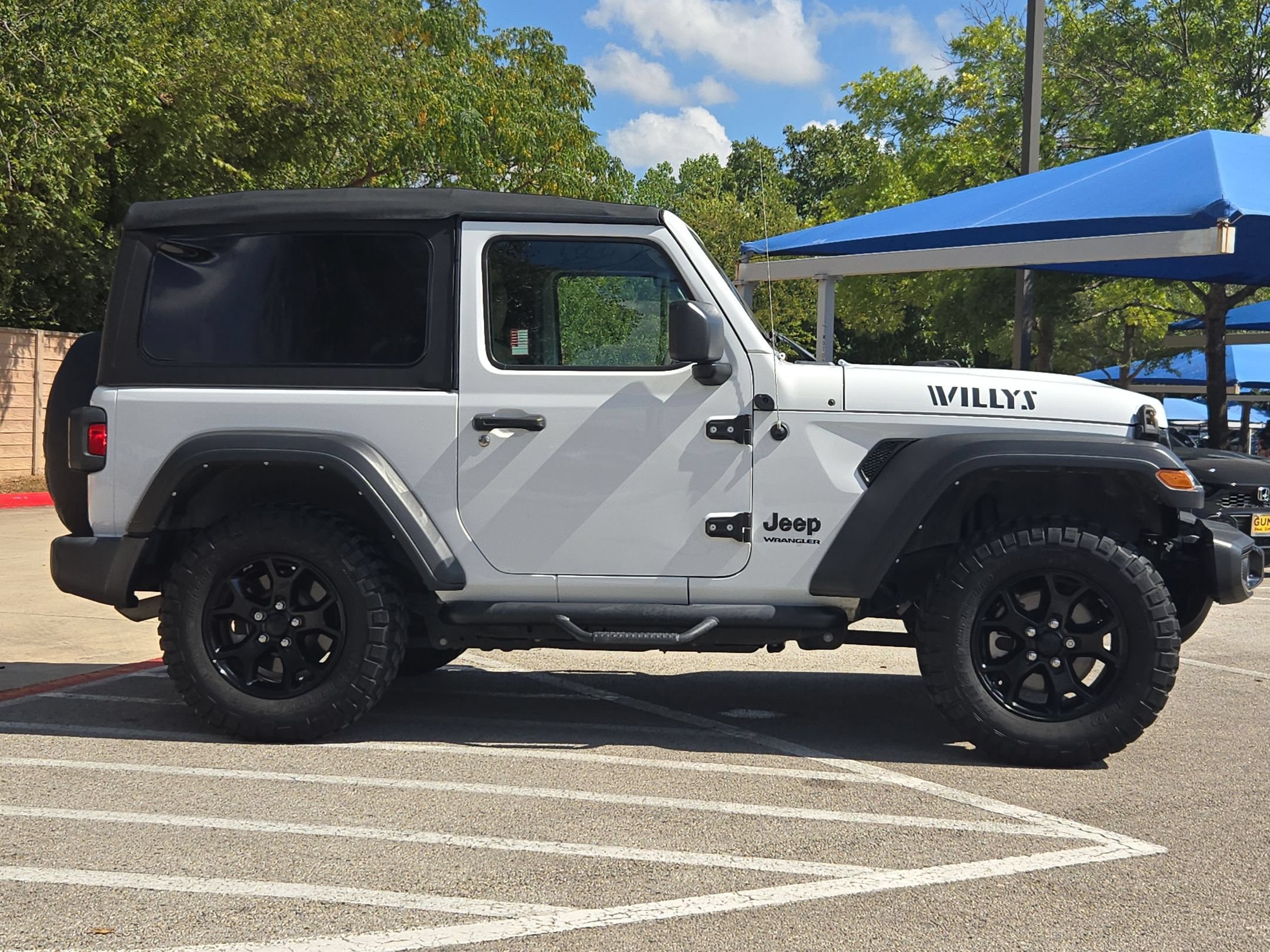 Used 2022 Jeep Wrangler Sport AWD/4WD image 2