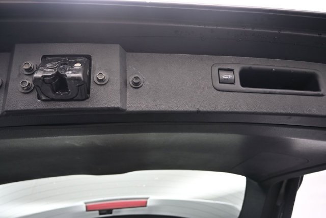 Used 2022 Toyota Highlander LE AWD/4WD image 18