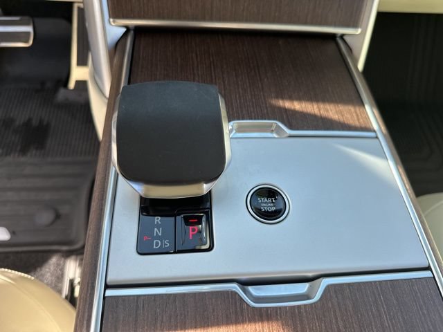 Used 2025 Land Rover Range Rover SE AWD/4WD image 17