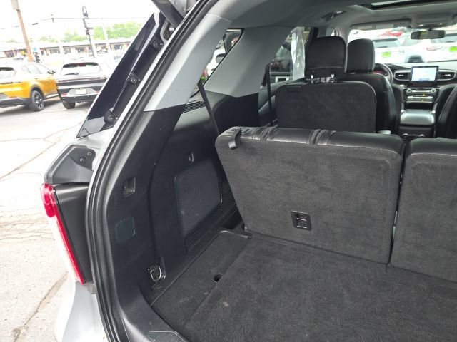 Used 2021 Ford Explorer Limited w/ Equipment Group 301A AWD/4WD image 35