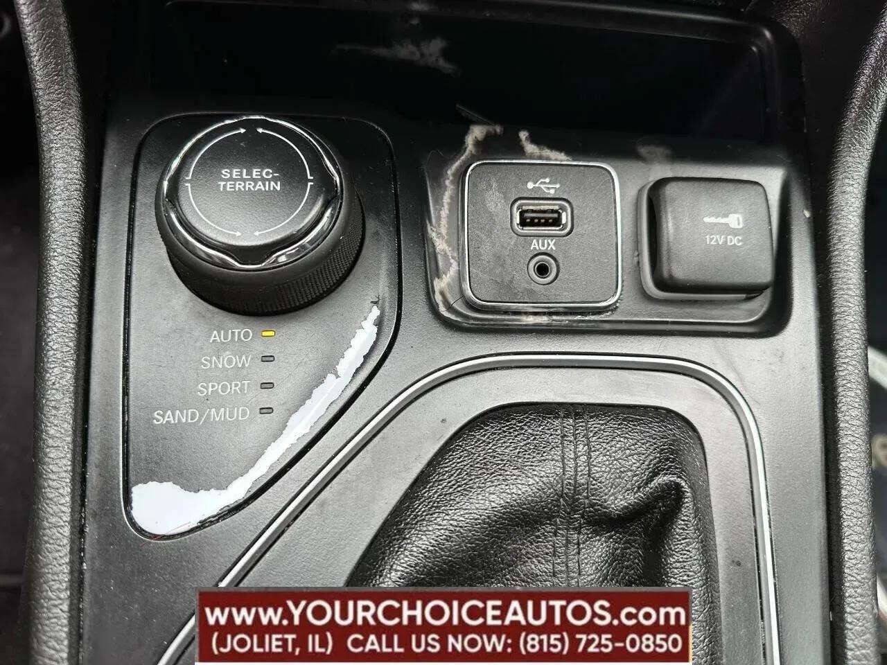 Used 2019 Jeep Cherokee Latitude w/ Popular Appearance Group AWD/4WD image 30