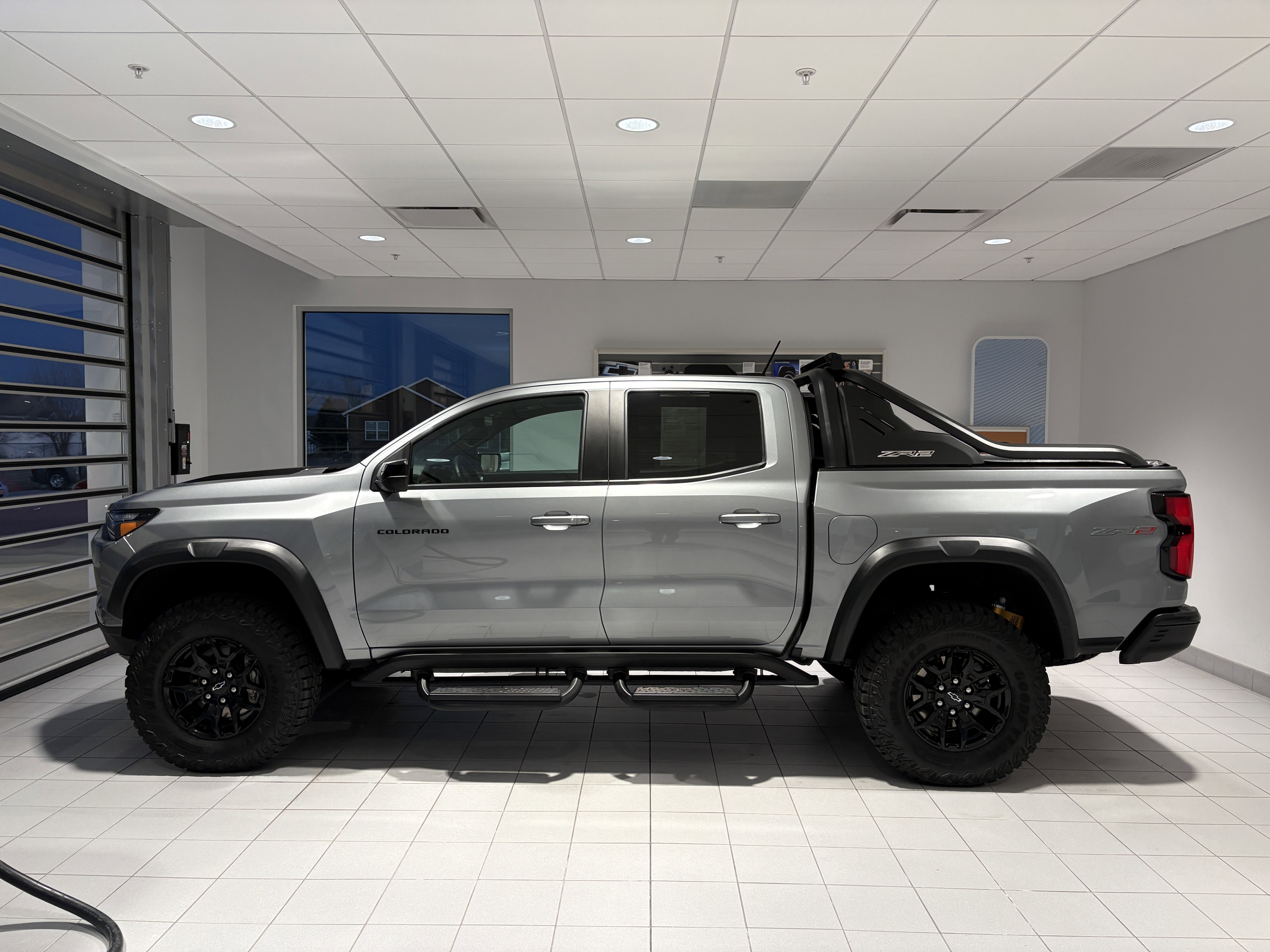 Used 2025 Chevrolet Colorado ZR2 w/ Midnight Edition image 2