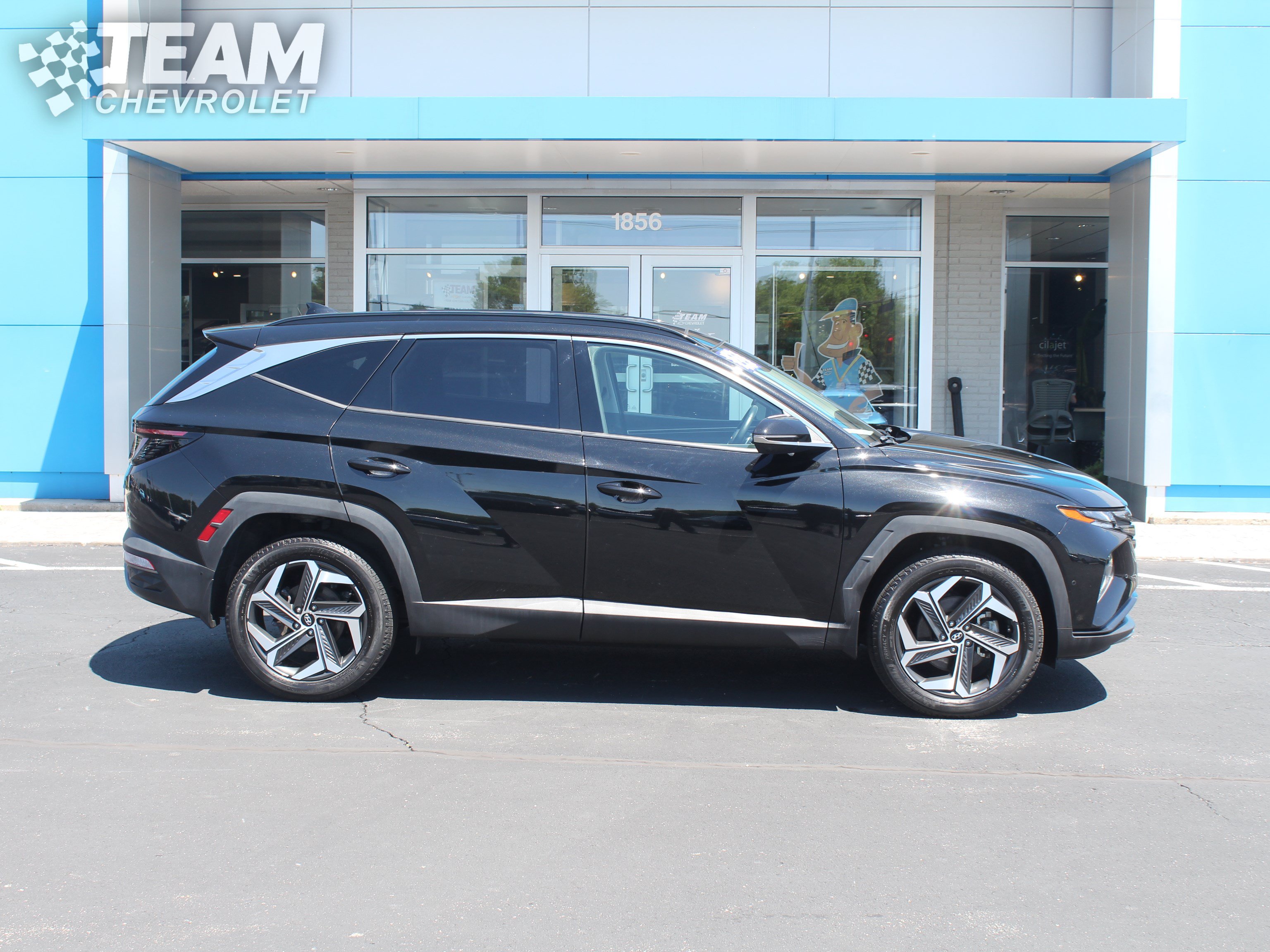 Used 2023 Hyundai Tucson Limited w/ Cargo Package AWD/4WD image 3