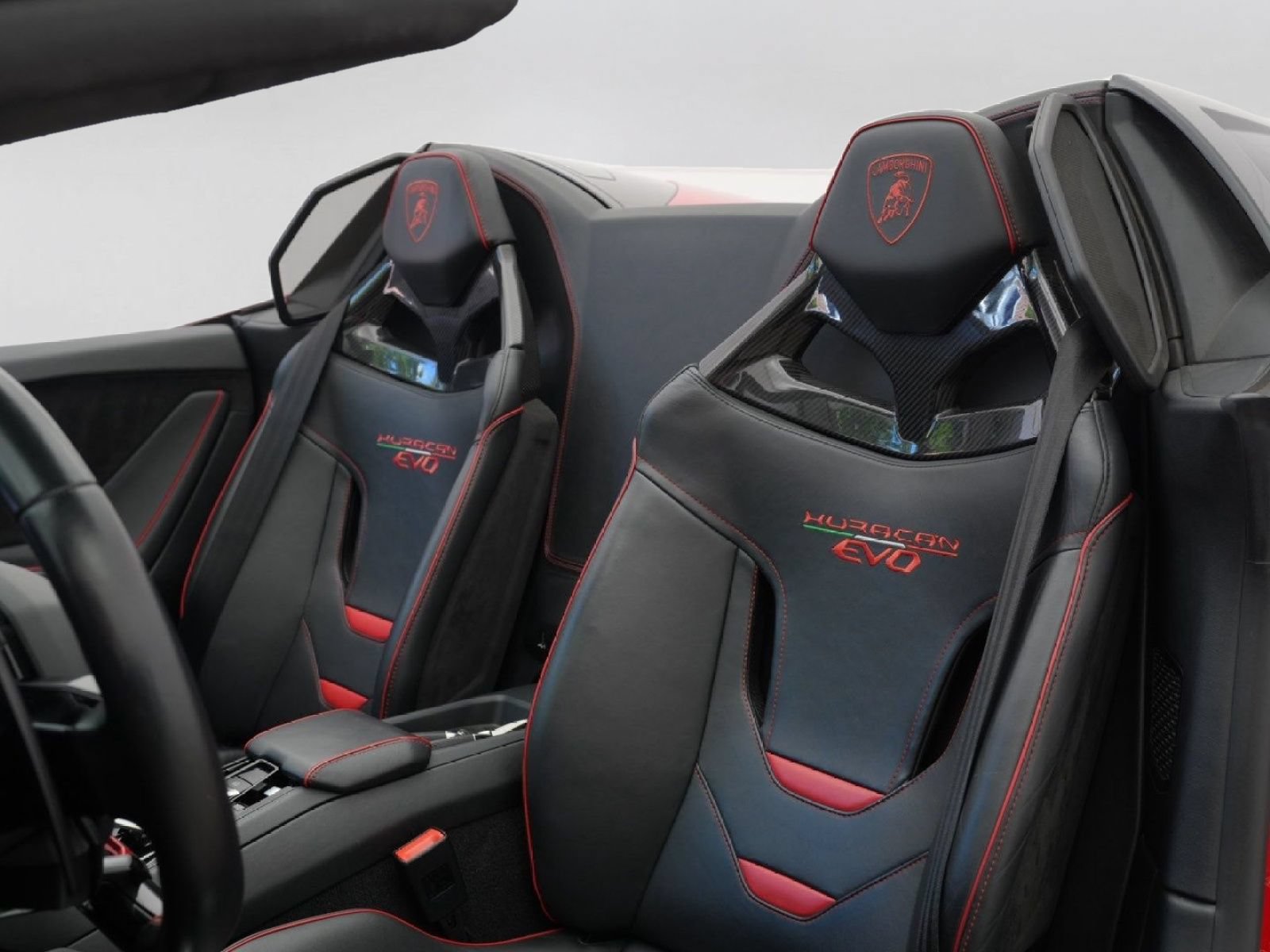 Used 2021 Lamborghini Huracan EVO RWD image 11