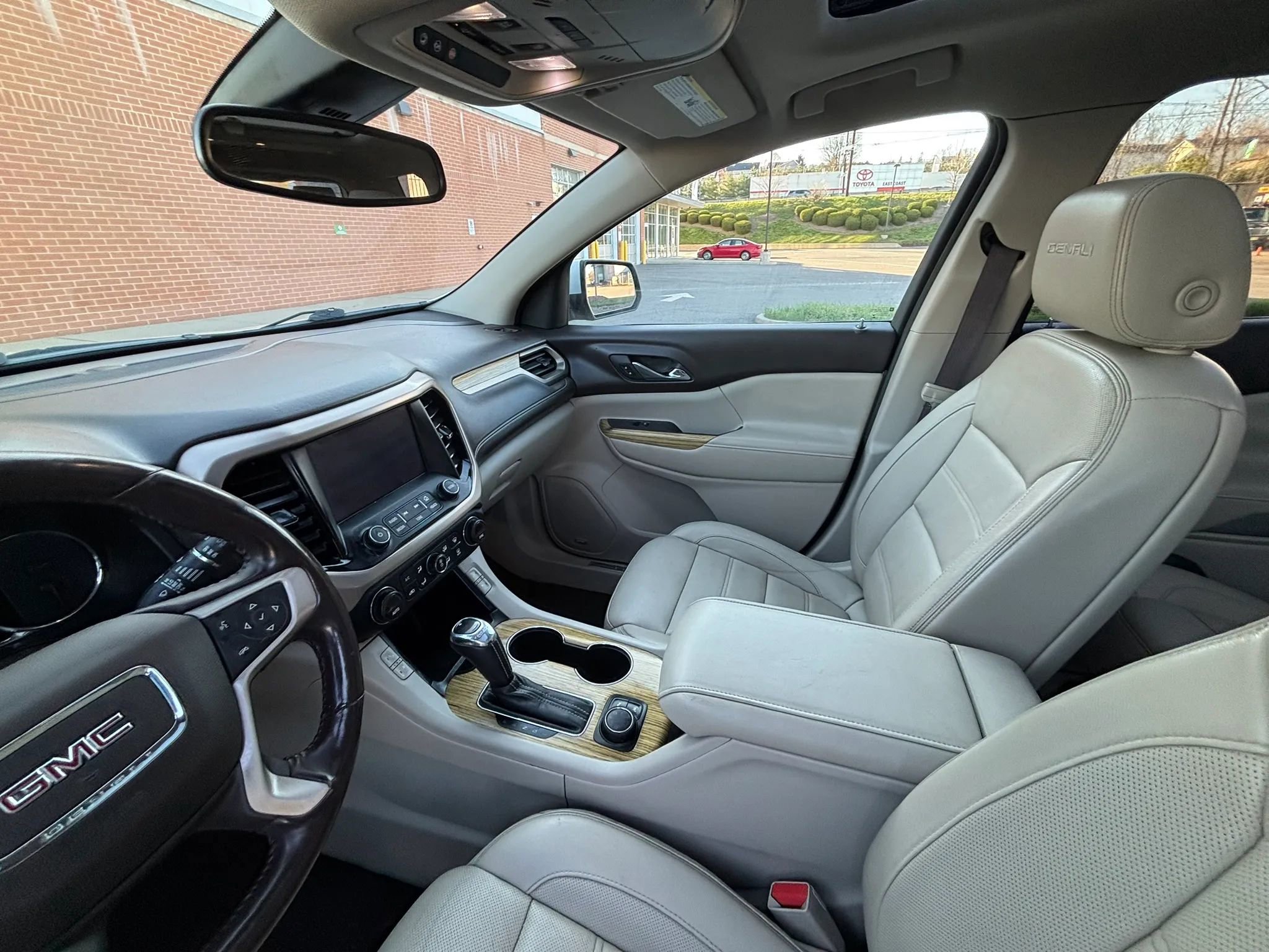Used 2018 GMC Acadia Denali w/ Technology Package AWD/4WD image 18