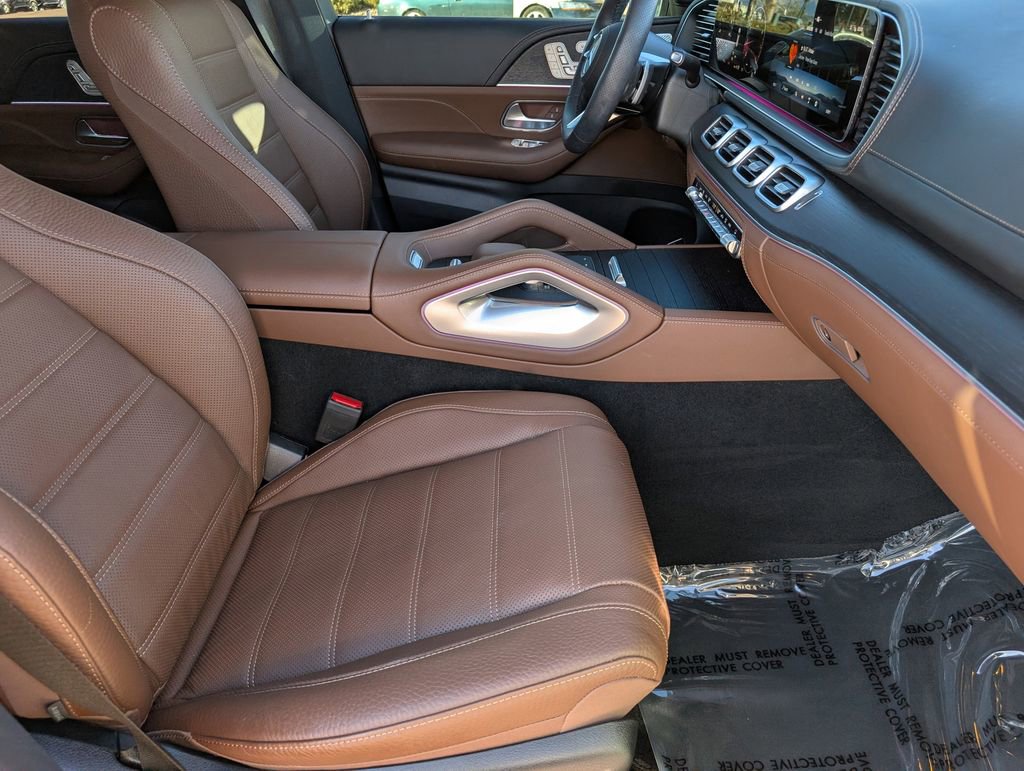Used 2025 Mercedes-Benz GLS 580 4MATIC image 12