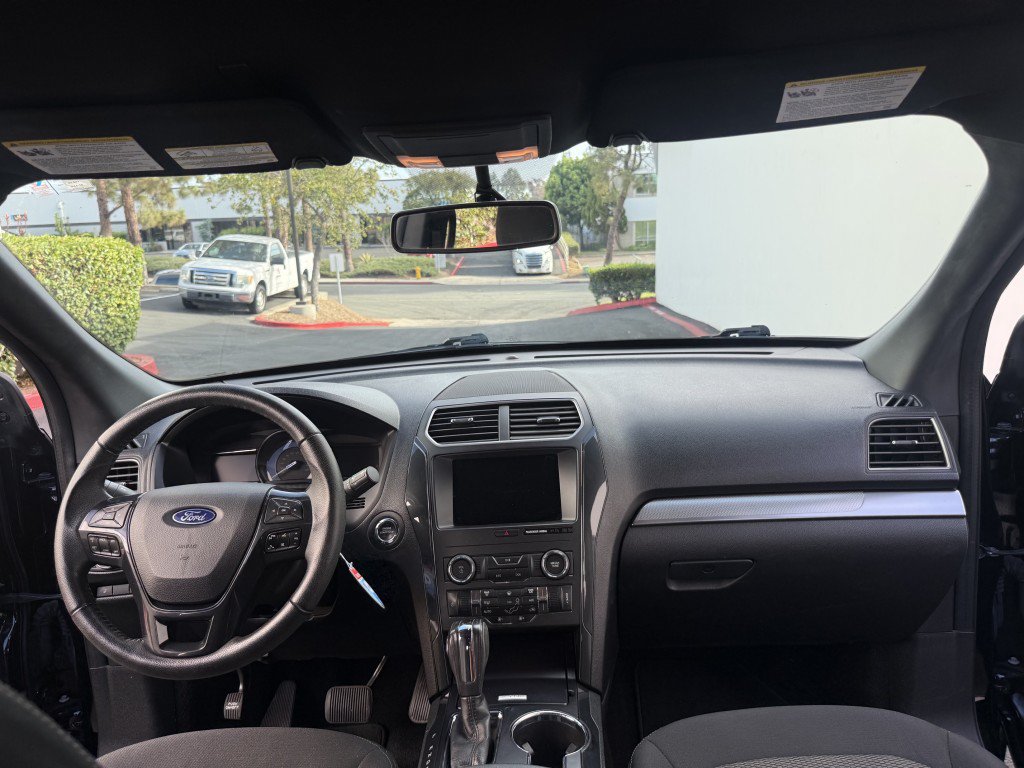 Used 2018 Ford Explorer XLT w/ Equipment Group 201A FWD image 13